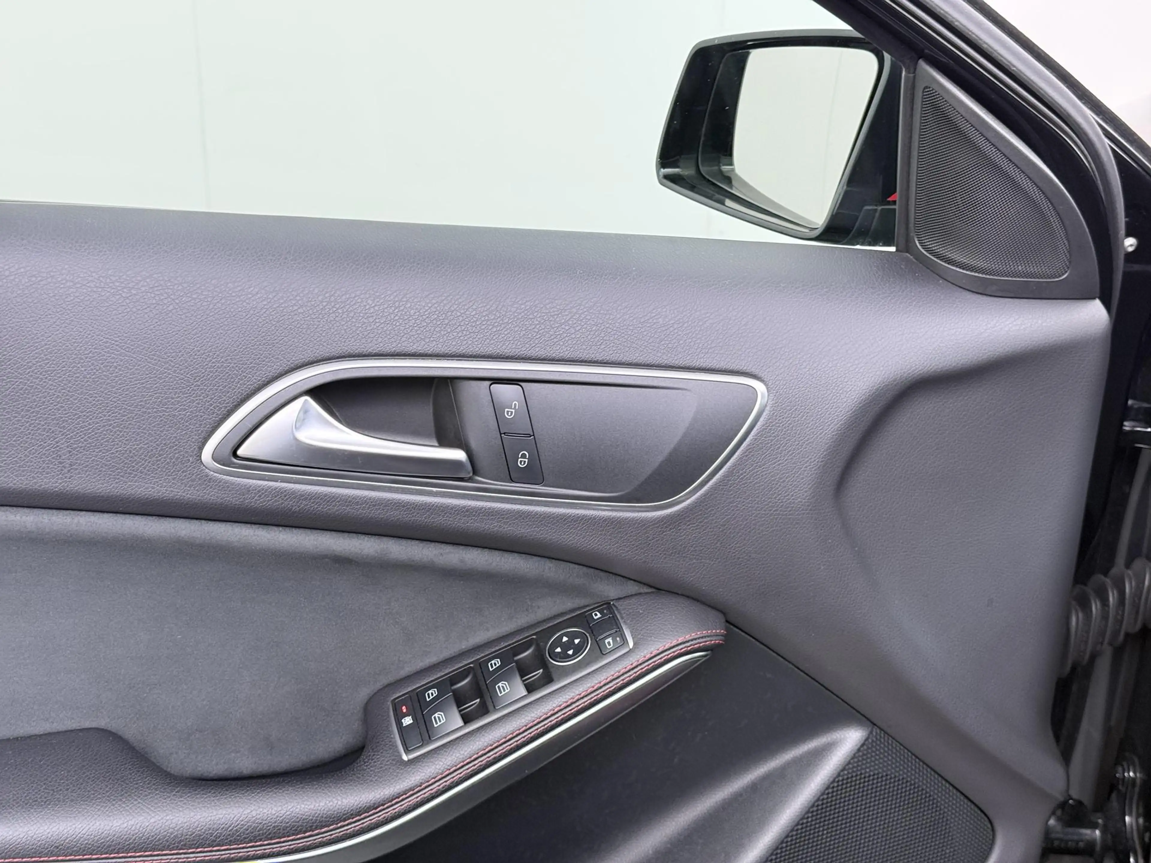 Mercedes-Benz A 180 Ambition AMG | NL Auto | Navigatie | Stoelverwarmi — photo 11