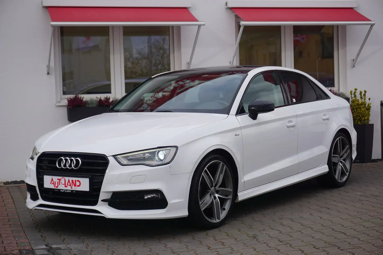 Audi A3 Limo 1.4 TFSI S-Line Bi-Xenon Schiebedach PDC Blanc - 2