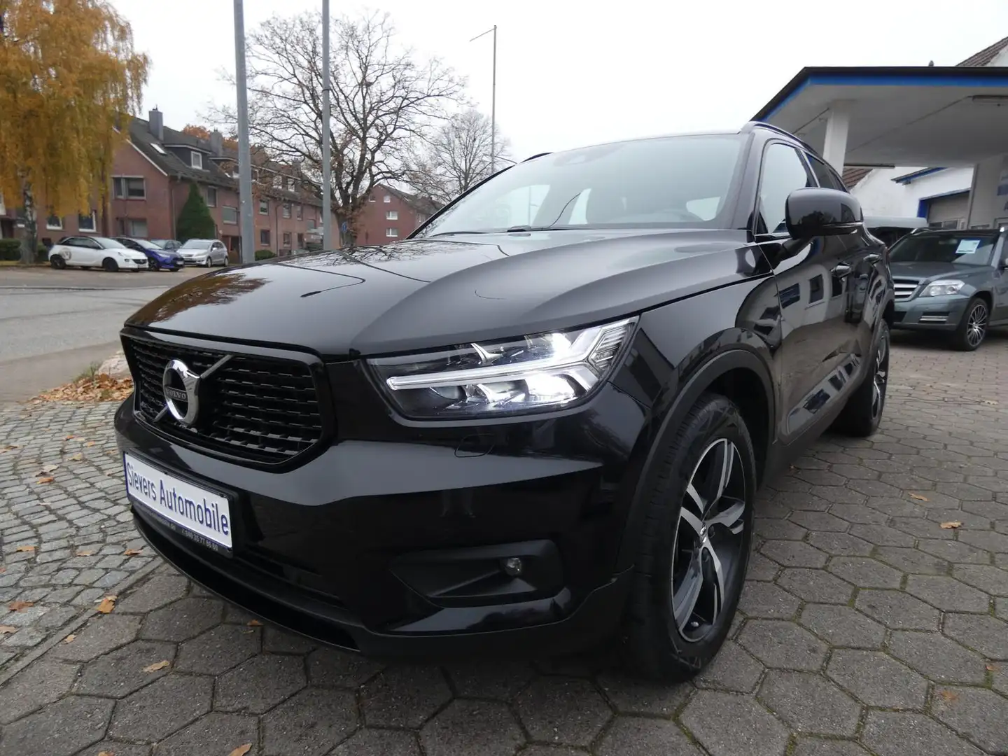 Volvo XC40 XC40 D4 R-Design AWD LED ACC Memory Navi SHZ CAM Schwarz - 1