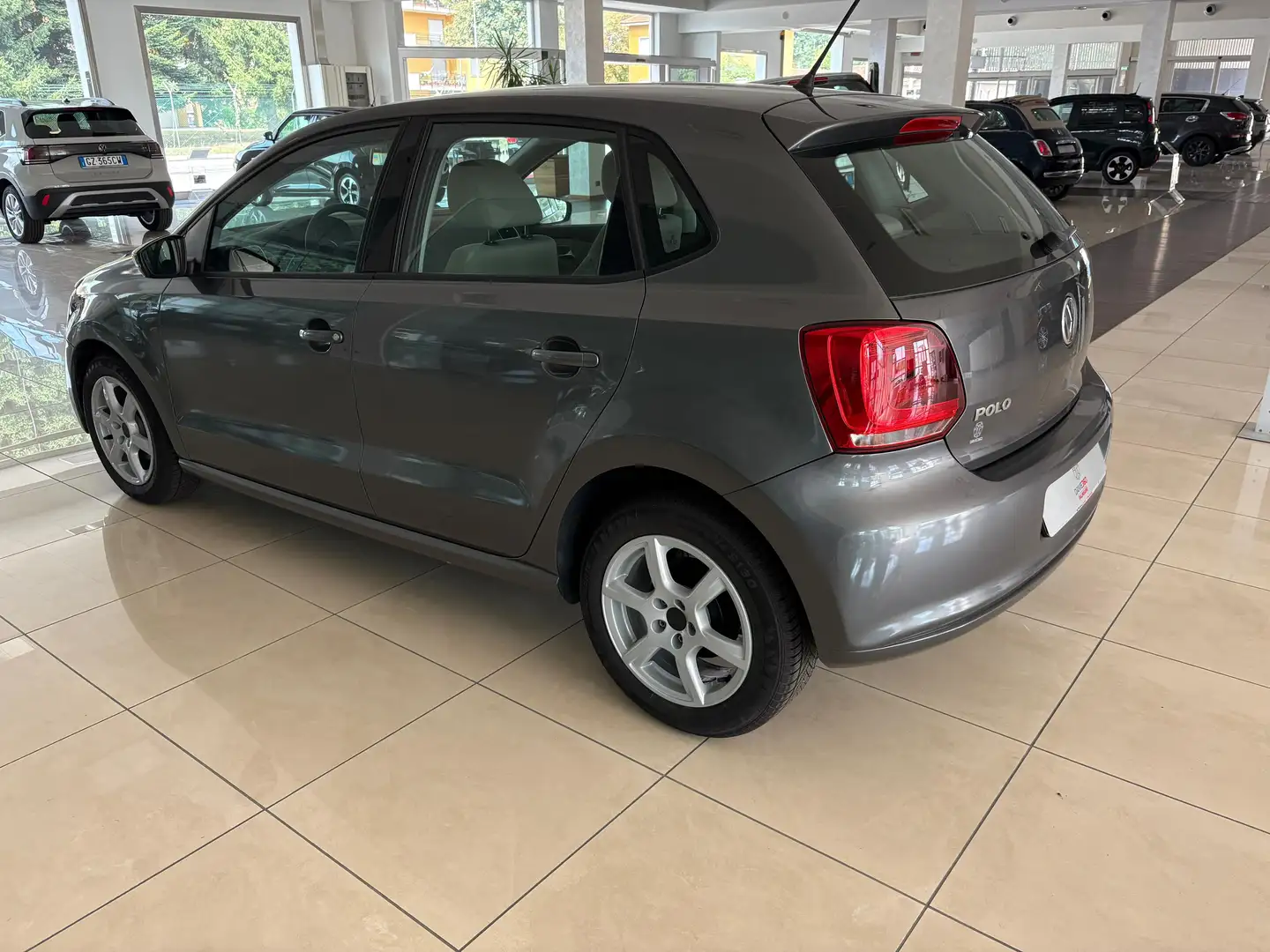 Volkswagen Polo Polo 5p 1.4 Comfortline c/abs Gris - 2