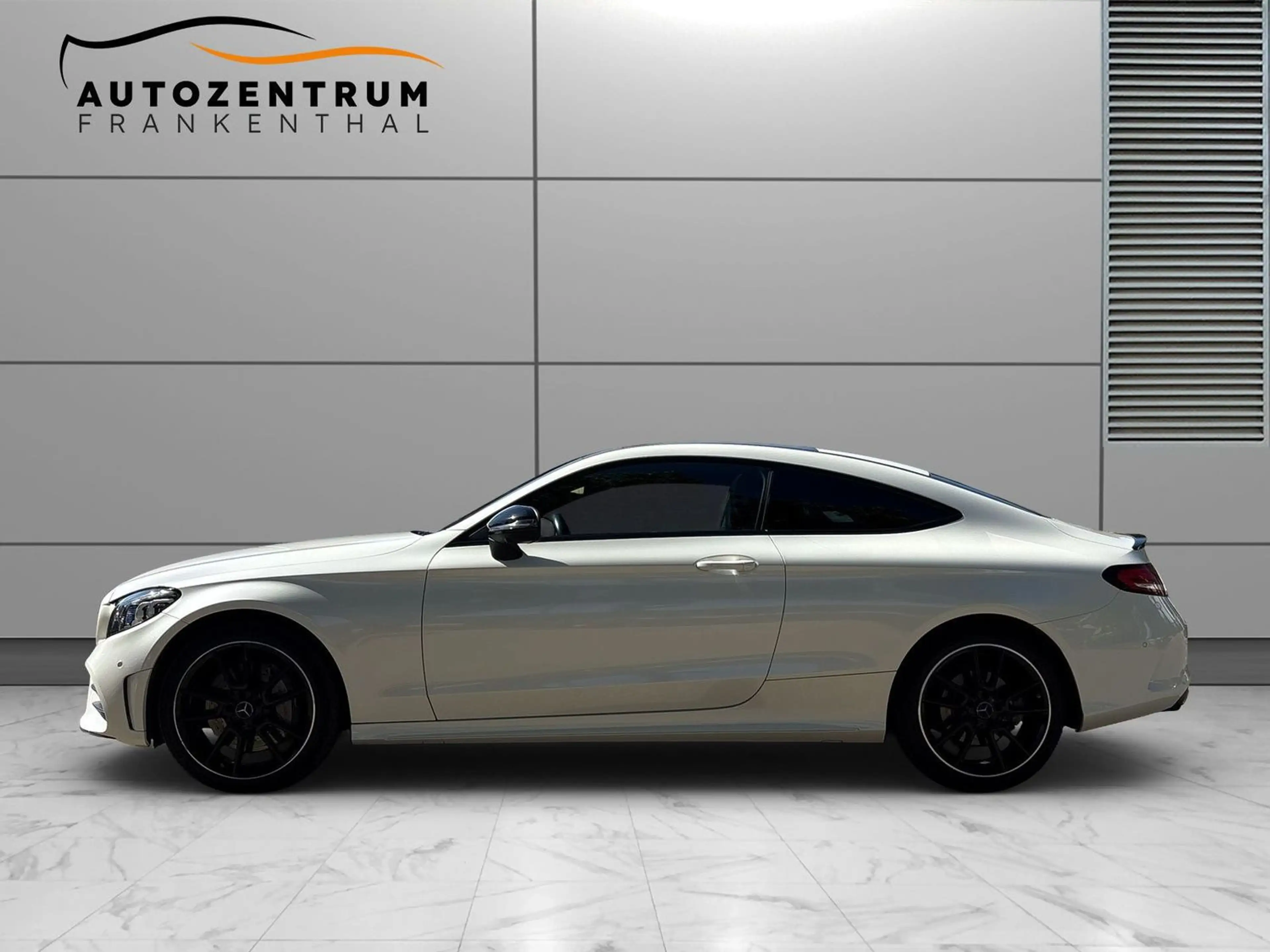 Mercedes-Benz C 400 4Matic BURM HEAD UP PANO 360 MEMORY — photo 3