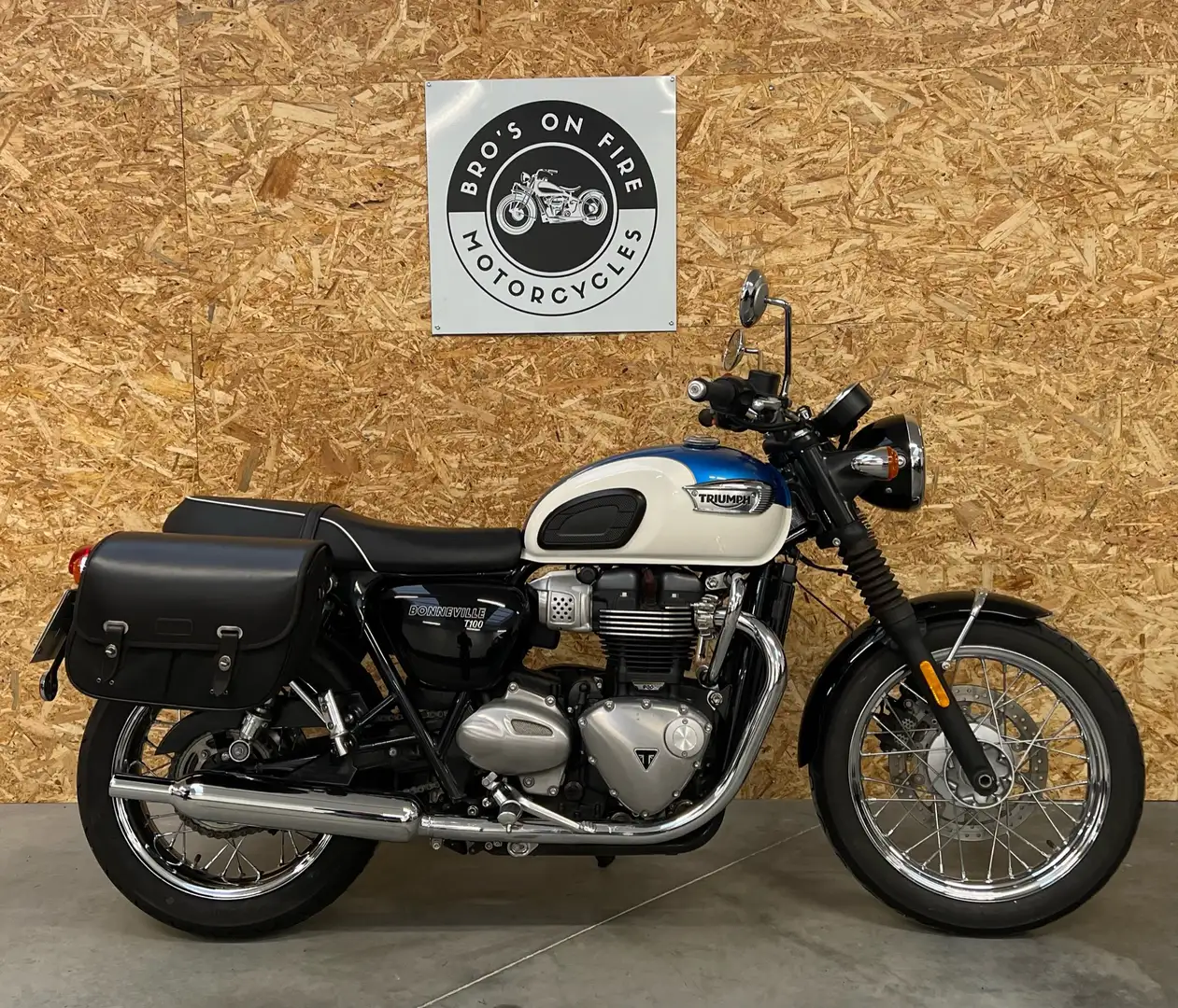 Triumph Bonneville T100 Blauw - 1