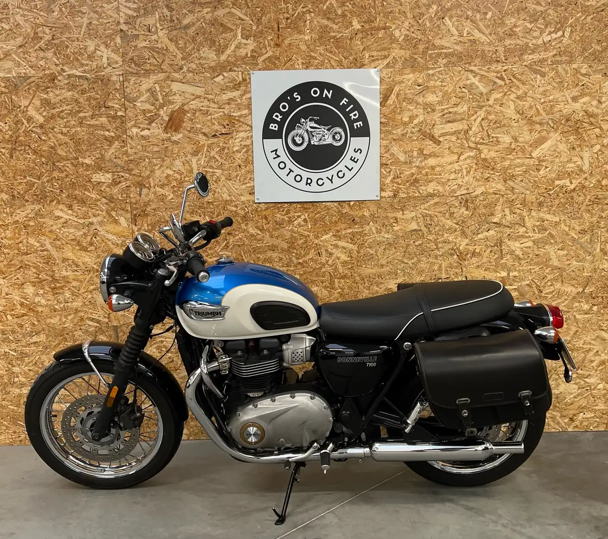 Triumph Bonneville T100 Blauw - 2