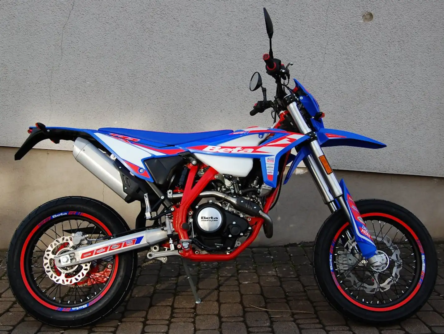 Beta RR 125 RR 125 4T LC R SuperMoto mit Speichenfelgen Modrá - 1