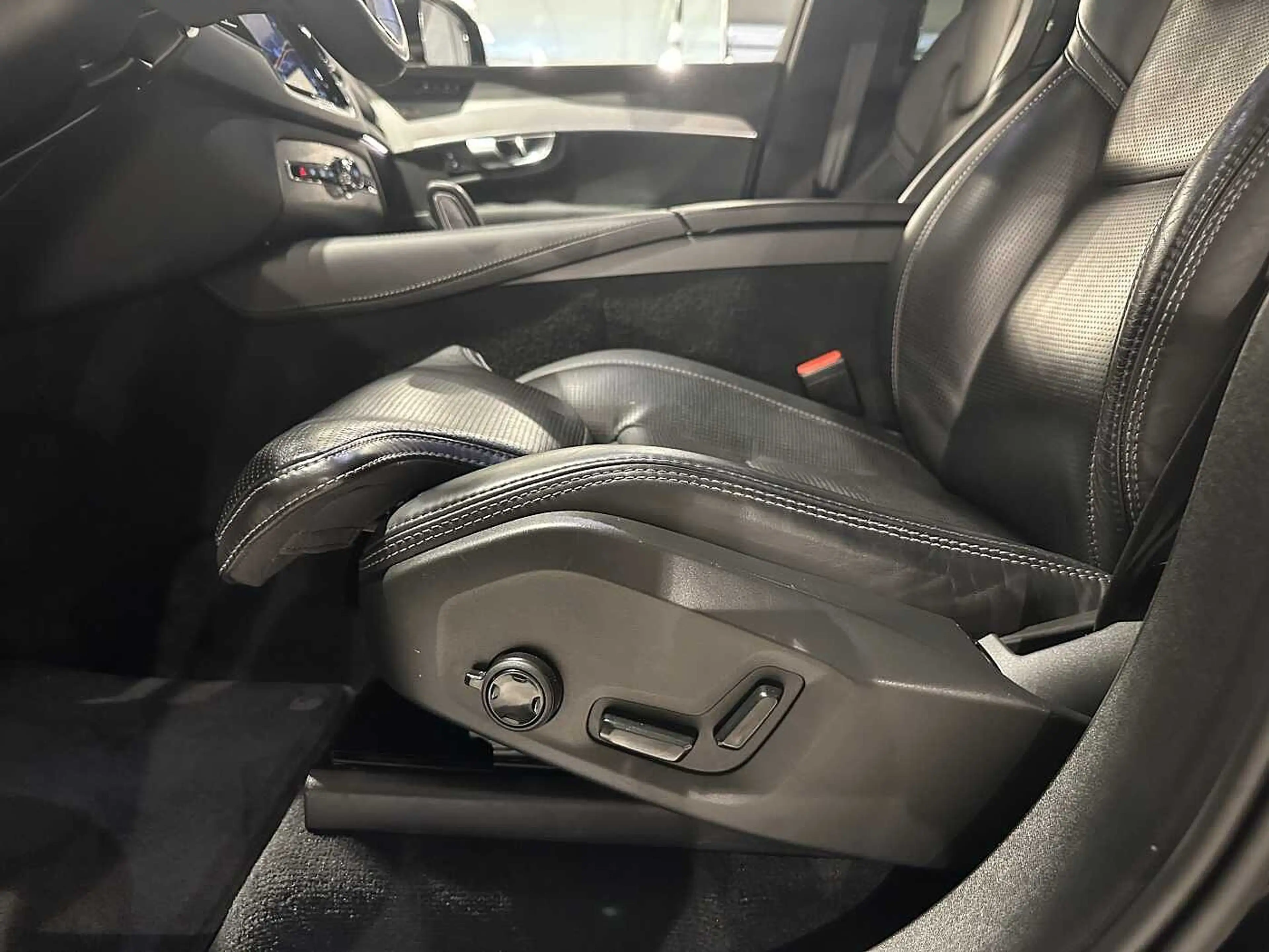 Volvo XC90 T8 Recharge Dark Plus + electr trekhaak — photo 6