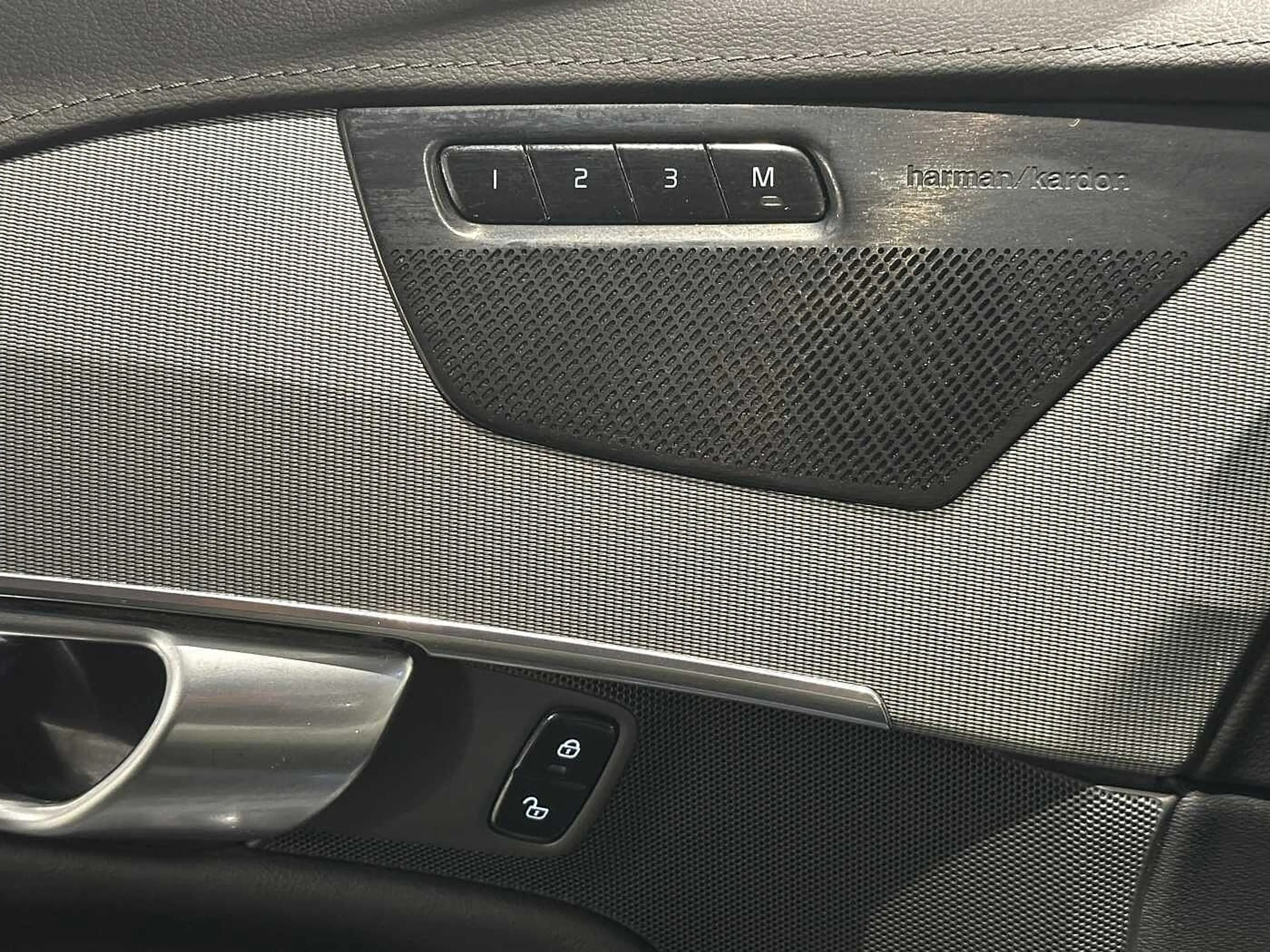 Volvo XC90 T8 Recharge Dark Plus + electr trekhaak — photo 9
