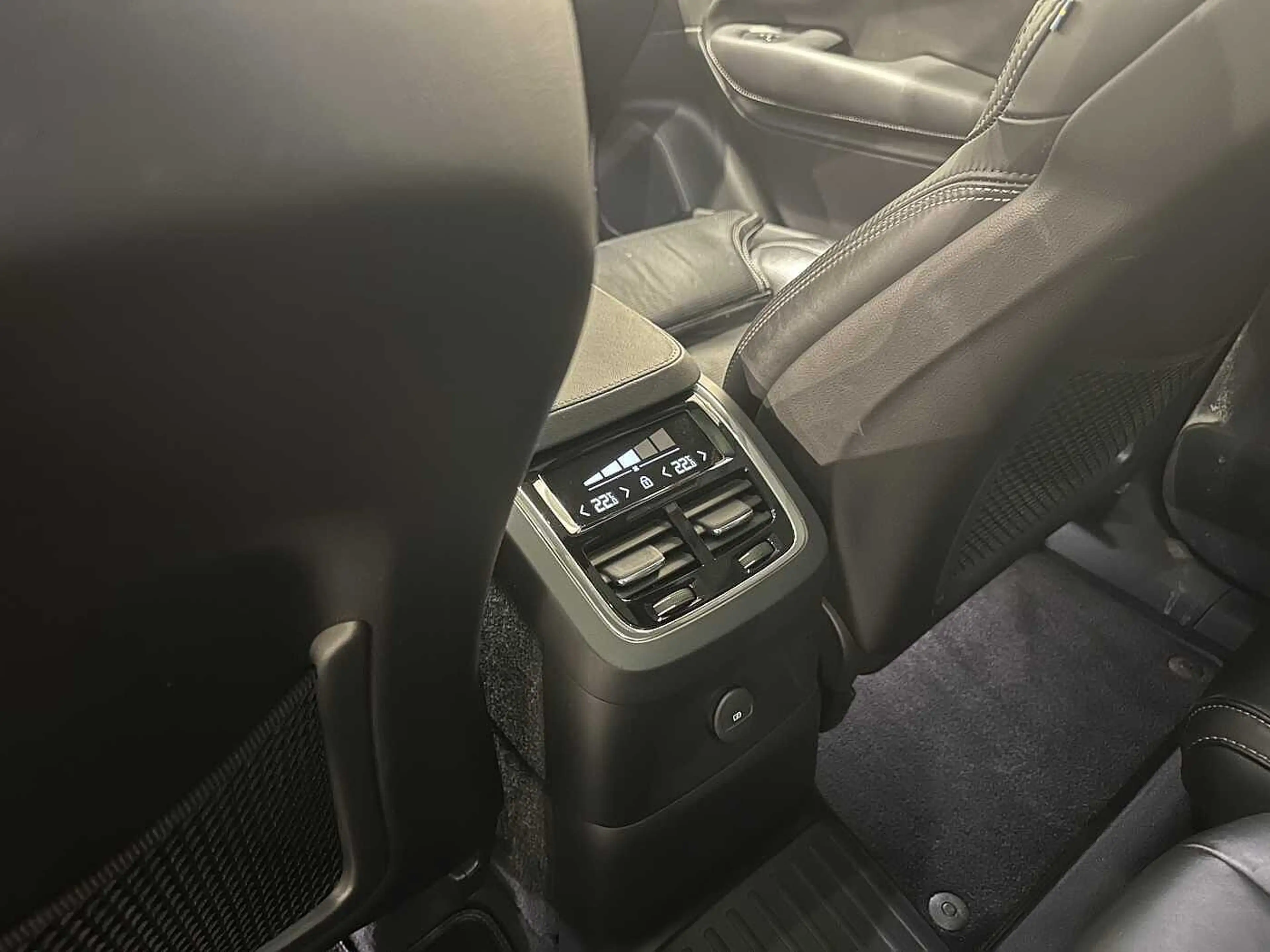 Volvo XC90 T8 Recharge Dark Plus + electr trekhaak — photo 8