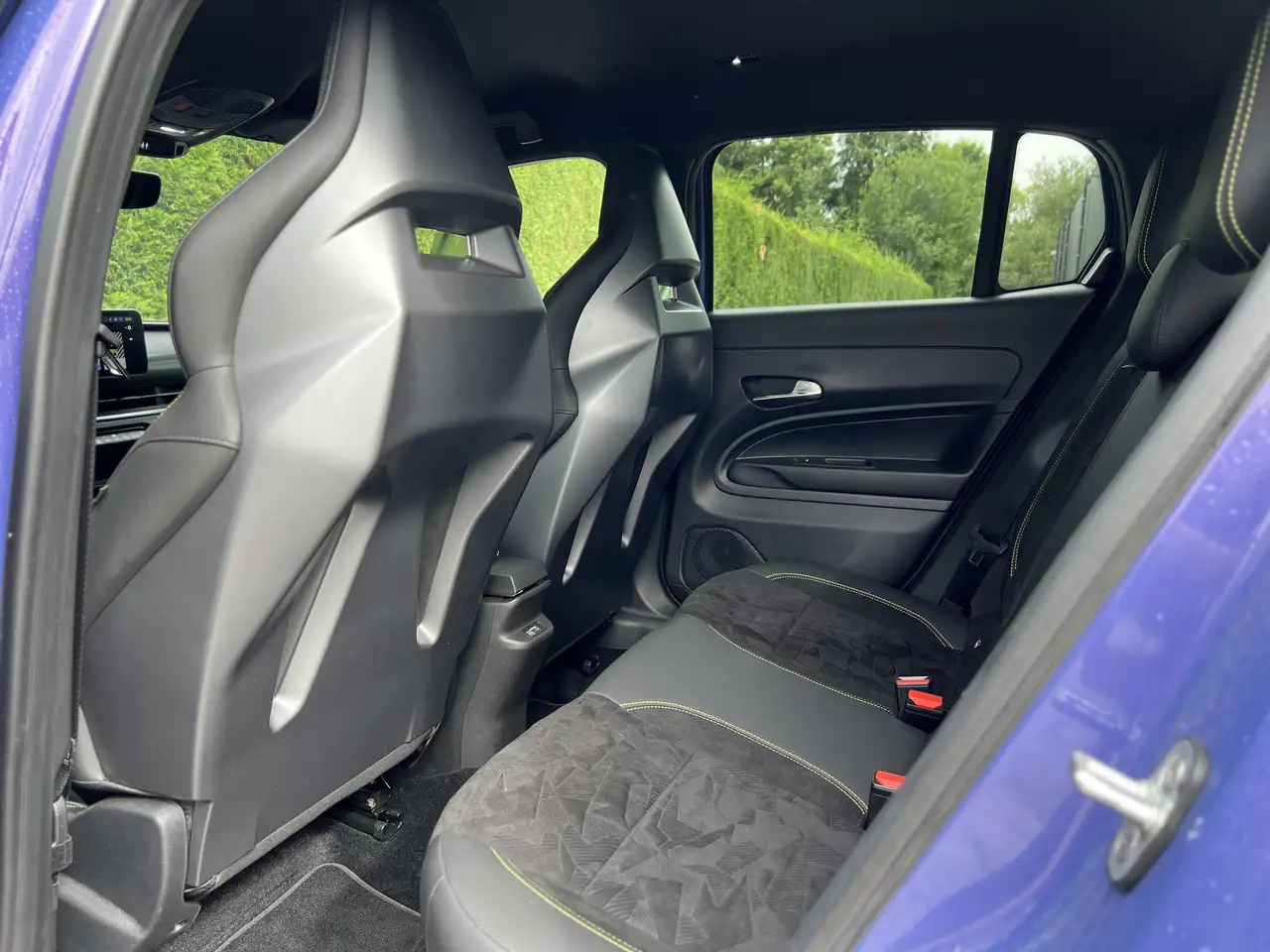 Abarth 500e 2025 — фото 13