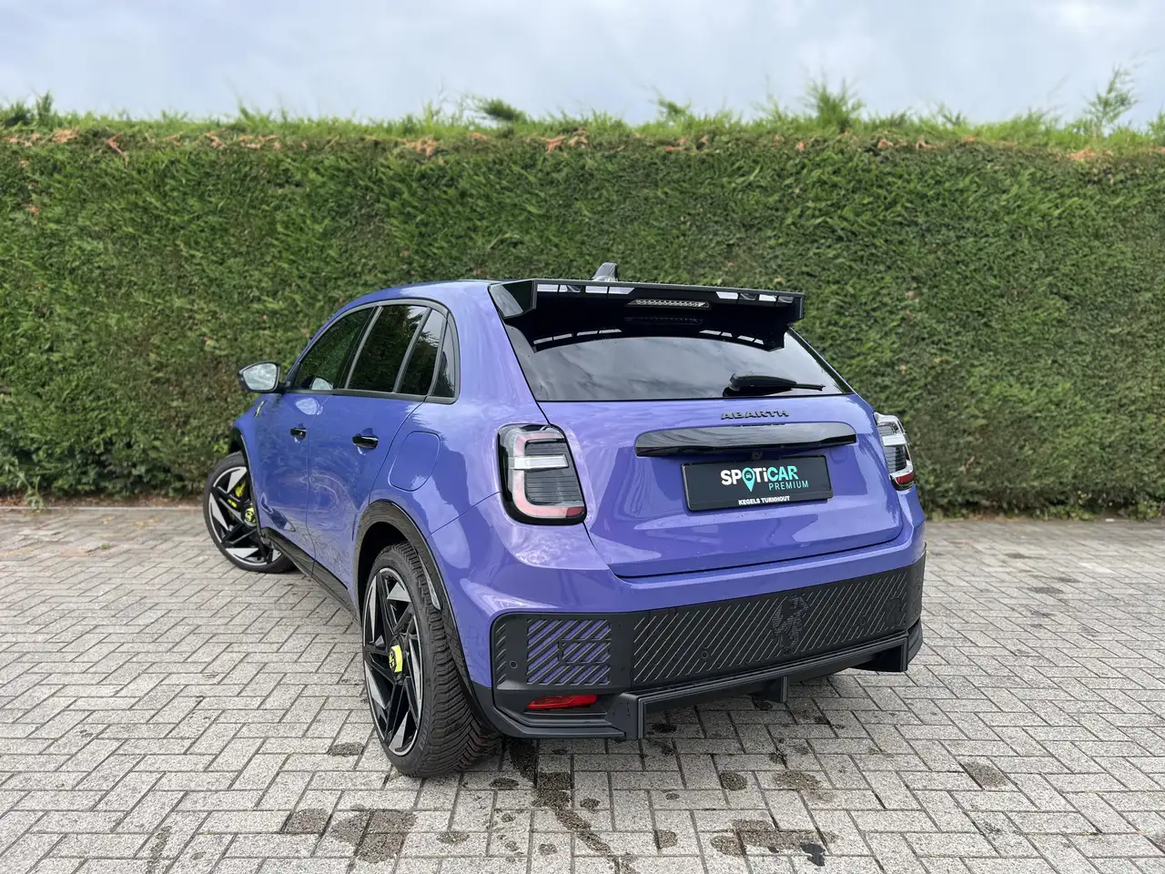 Abarth 500e 2025 — фото 7