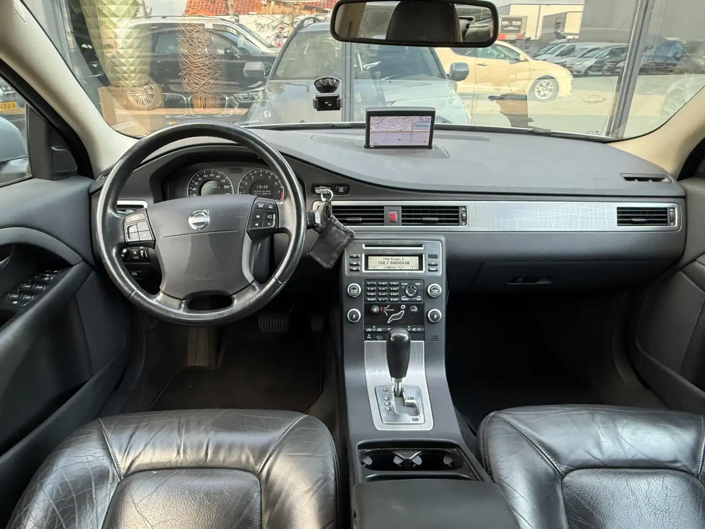 Volvo XC70 3.2 Momentum APK/NAP/NAVI/LEER/TREKHAAK Grau - 2