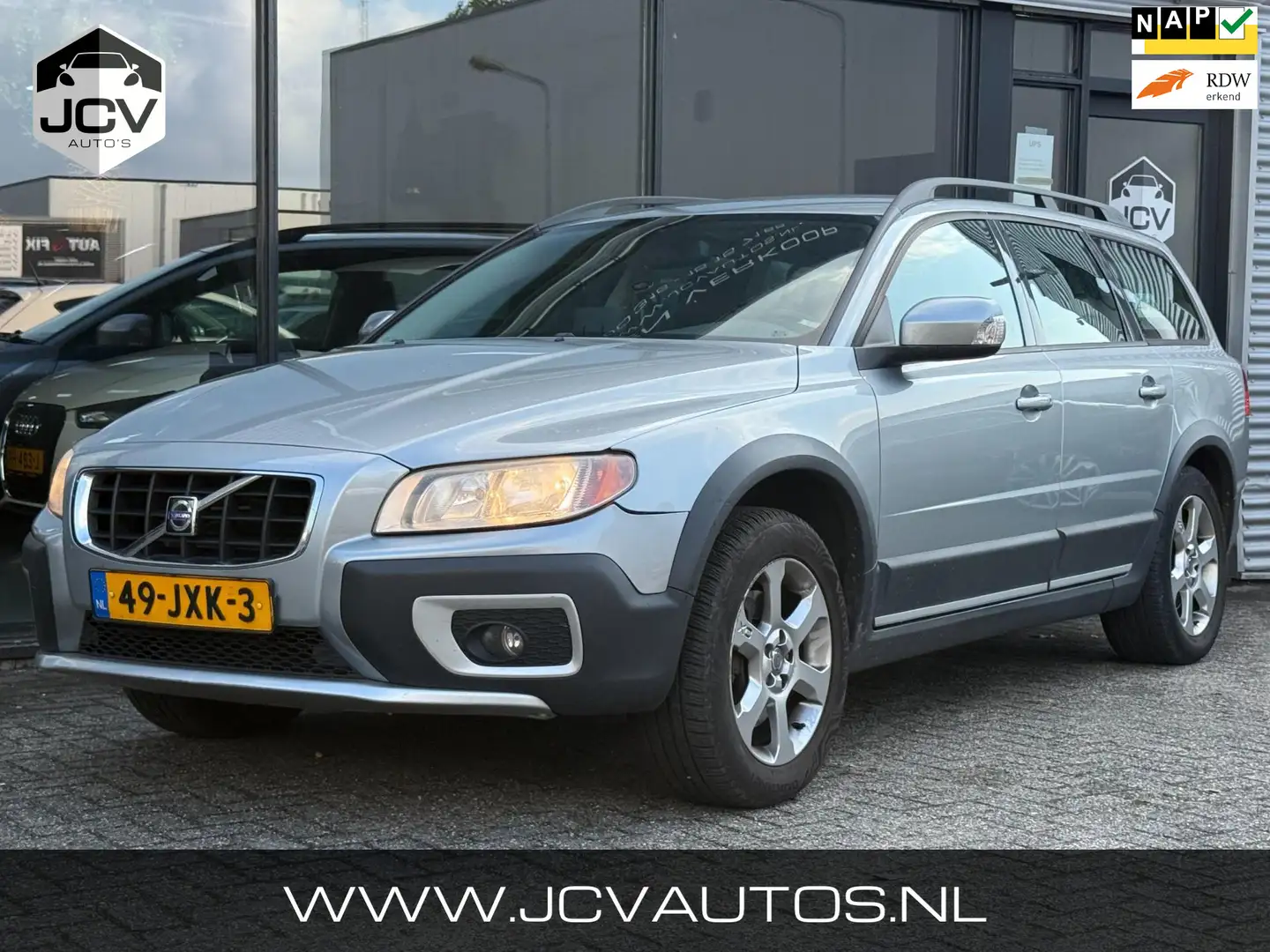 Volvo XC70 3.2 Momentum APK/NAP/NAVI/LEER/TREKHAAK Grau - 1