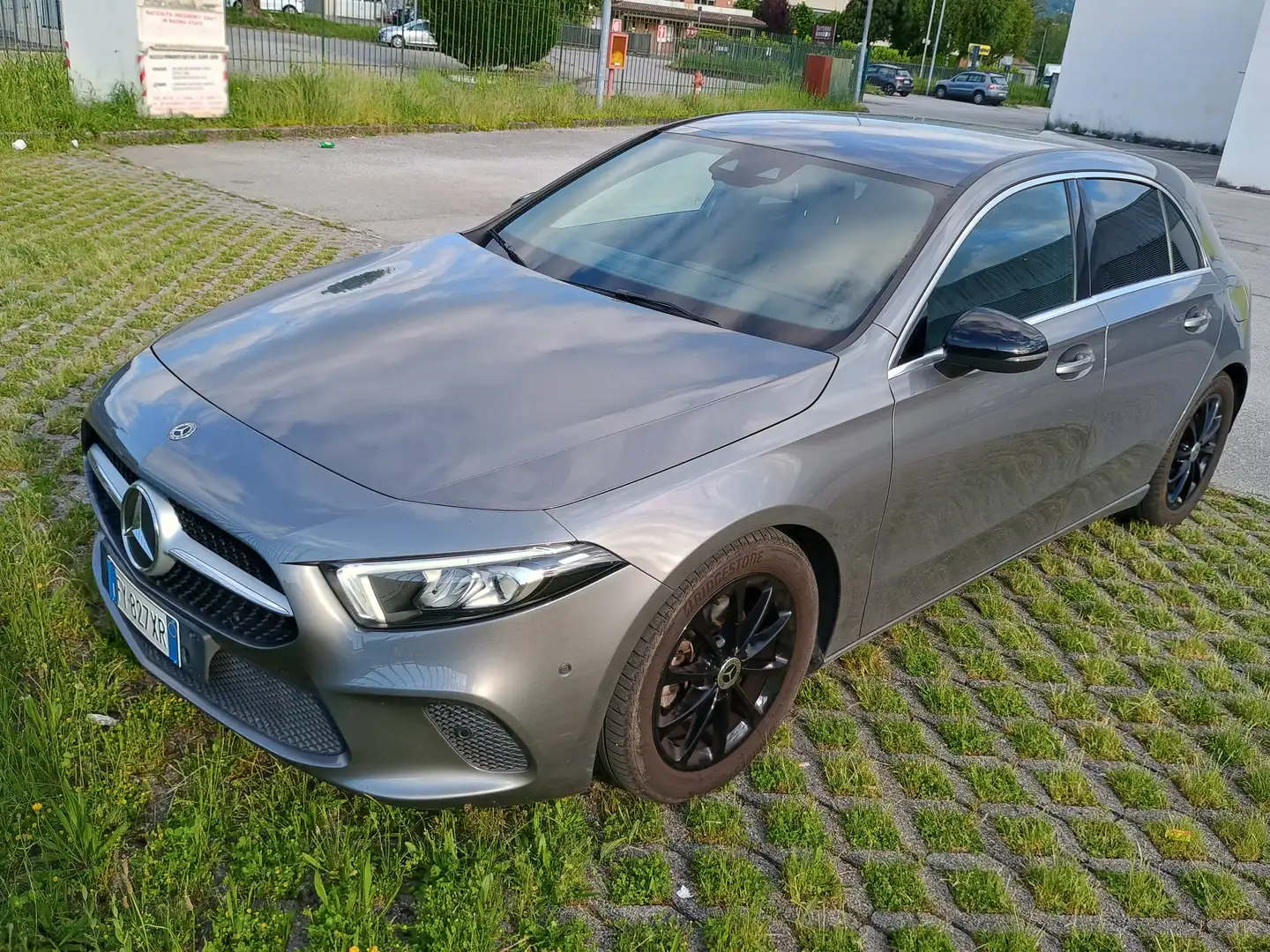Mercedes-Benz A 180 A 180 d Sport Extra auto Grigio - 2
