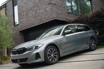 eA Touring Pano/Sportzetels/Camera/HiFi/..