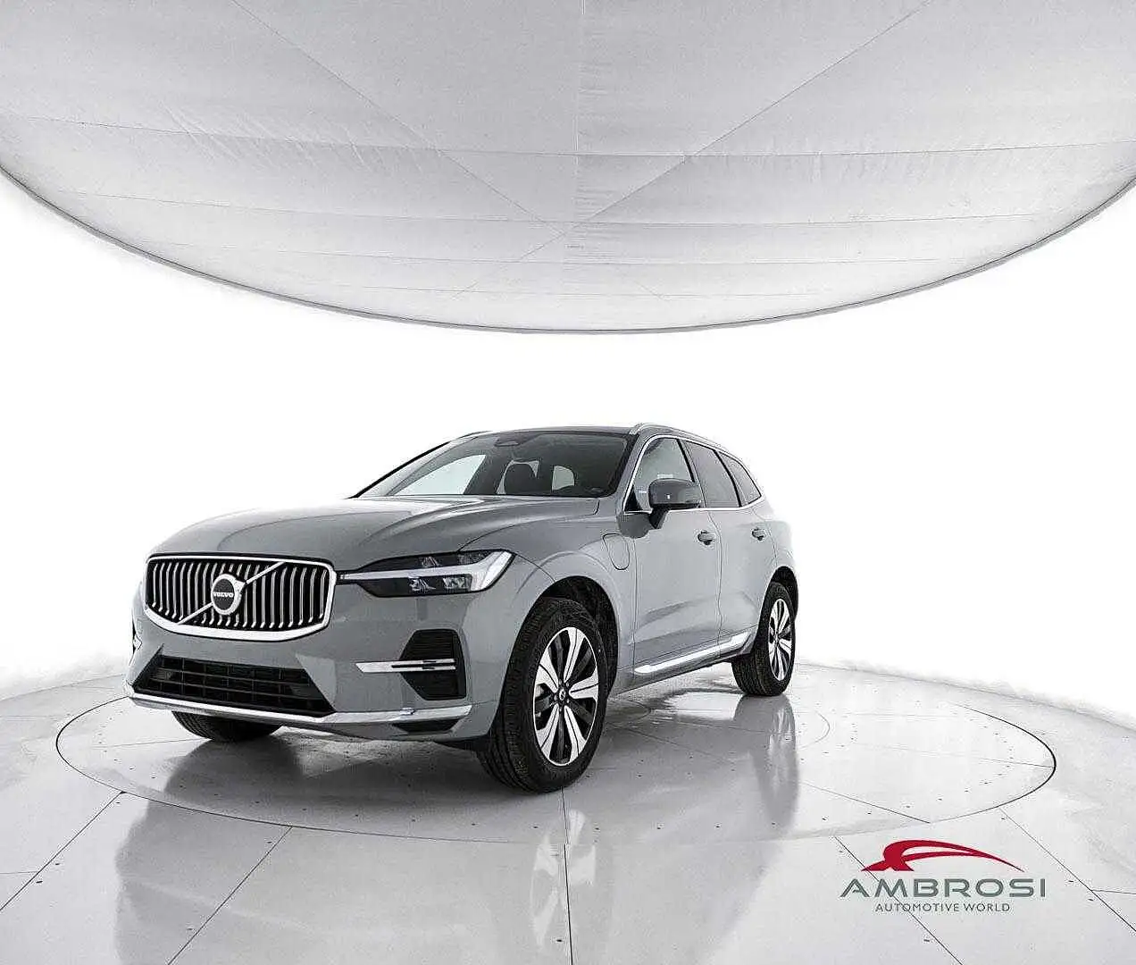 Volvo XC60 T6 AWD Plug-in hybrid Elettrica/Benzina Essential Šedá - 1