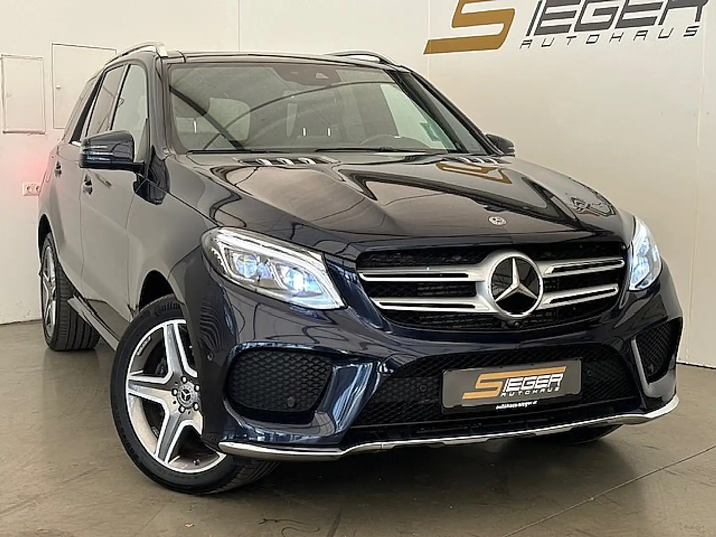 Mercedes-Benz GLE 350 d 4Matic Aut. AMG Line Blau - 2