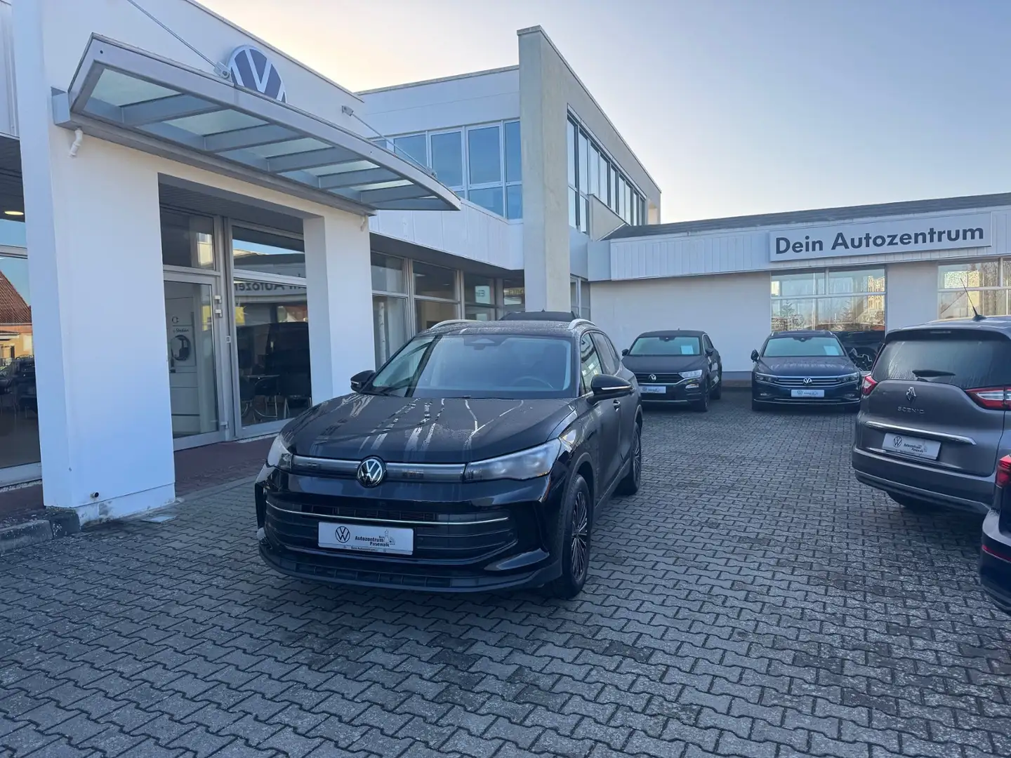 Volkswagen Tiguan CT 1.5 eTSI DSG Life Schwarz - 2
