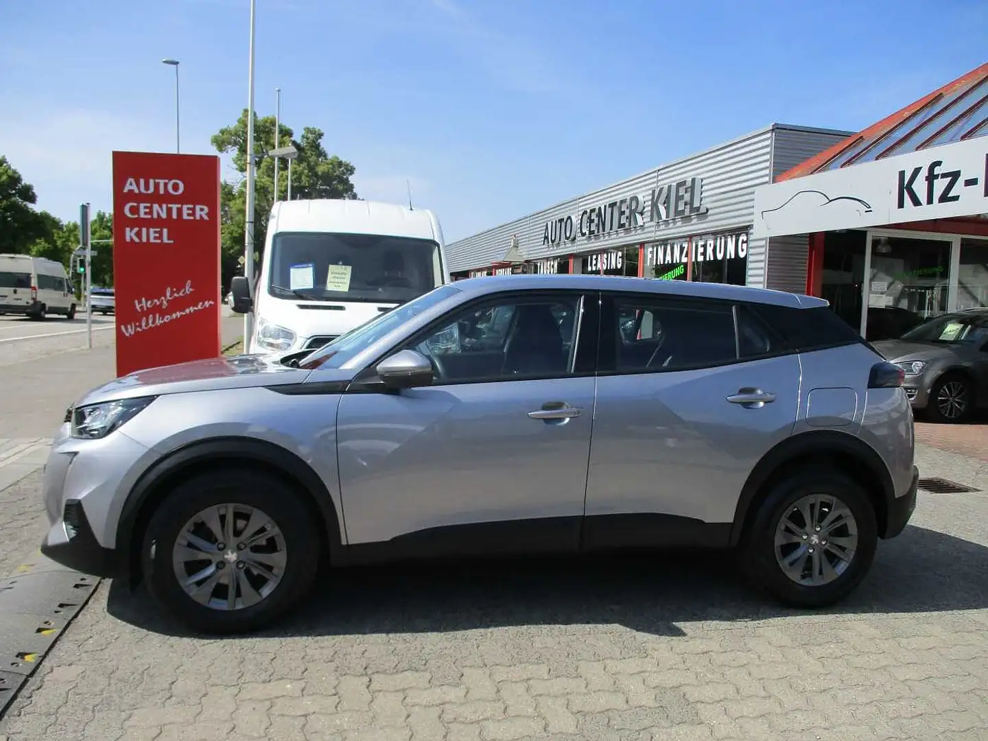 Peugeot 2008 PureTech 100 Stop&Start Active Grau - 2