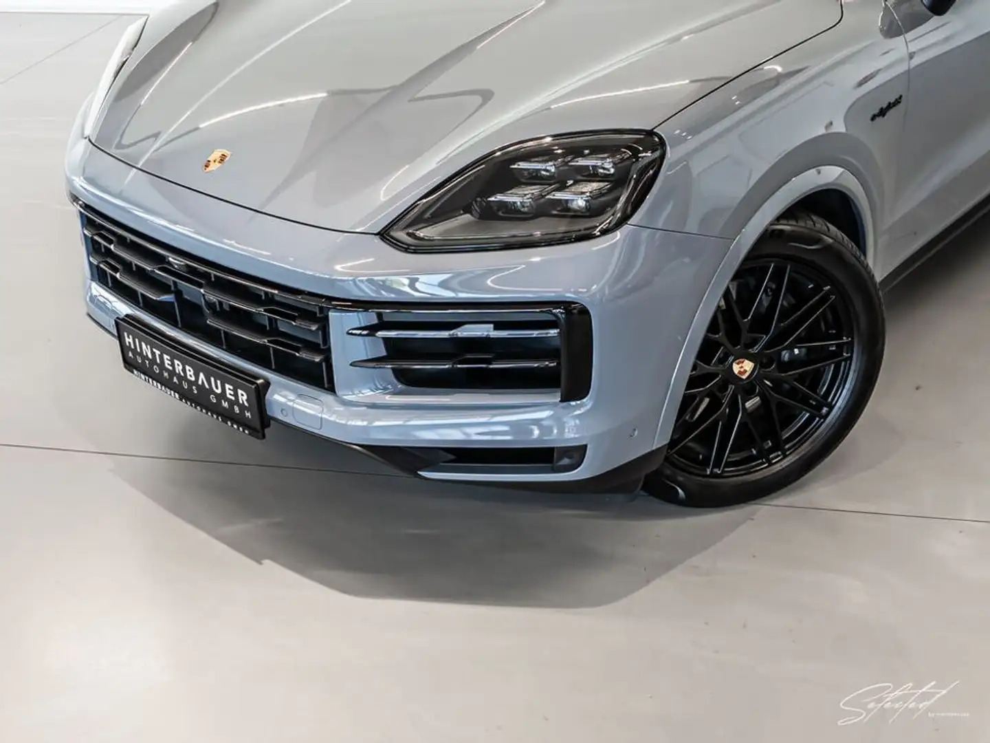Porsche Cayenne Coupé E-Hybrid*AHK*LUFTFED*PANO*BOSE*LED* Grau - 2