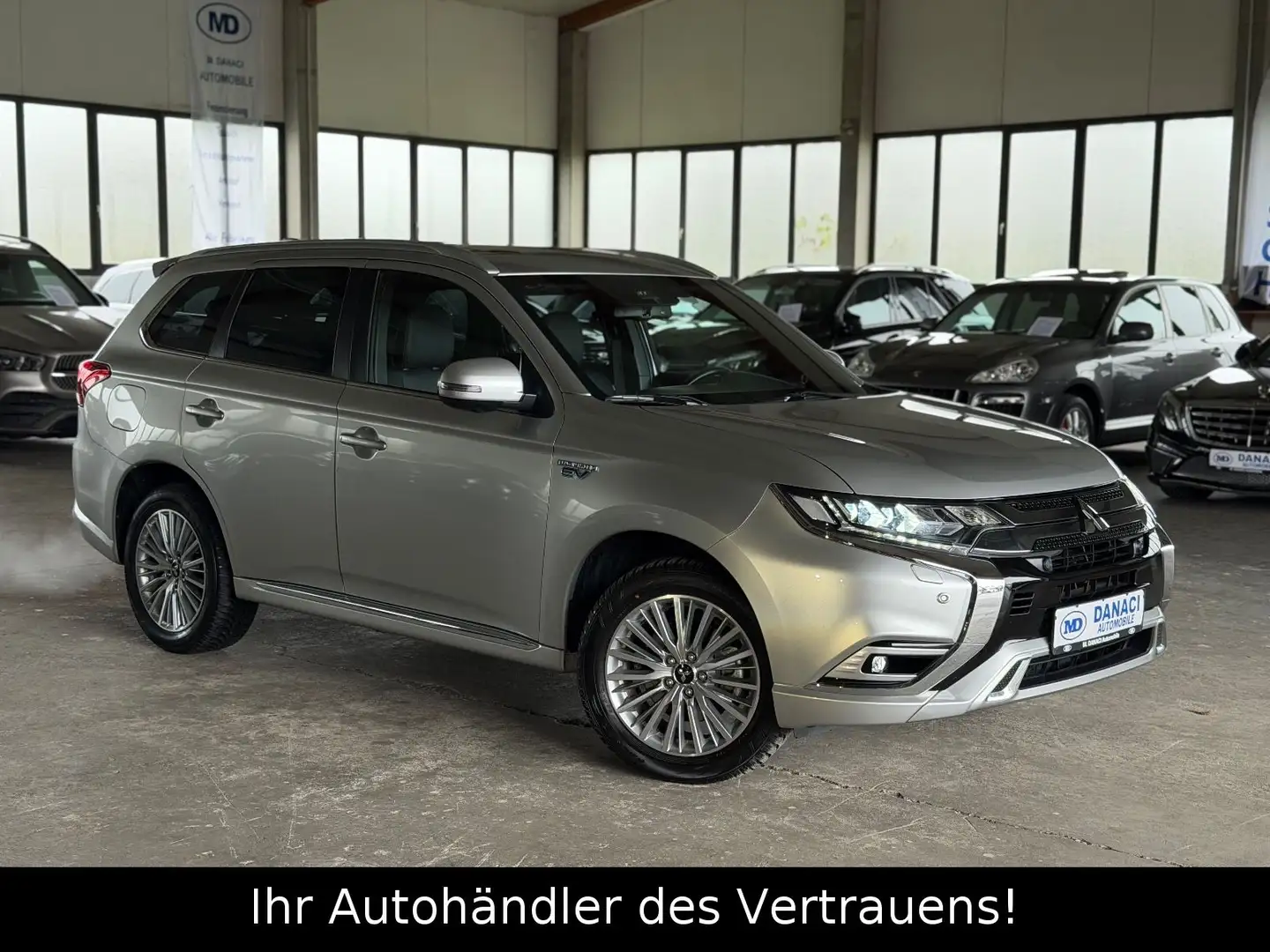Mitsubishi Outlander PHEV Top 4WD-360*Kam*AHK*ACC*Schiebeda Silber - 1
