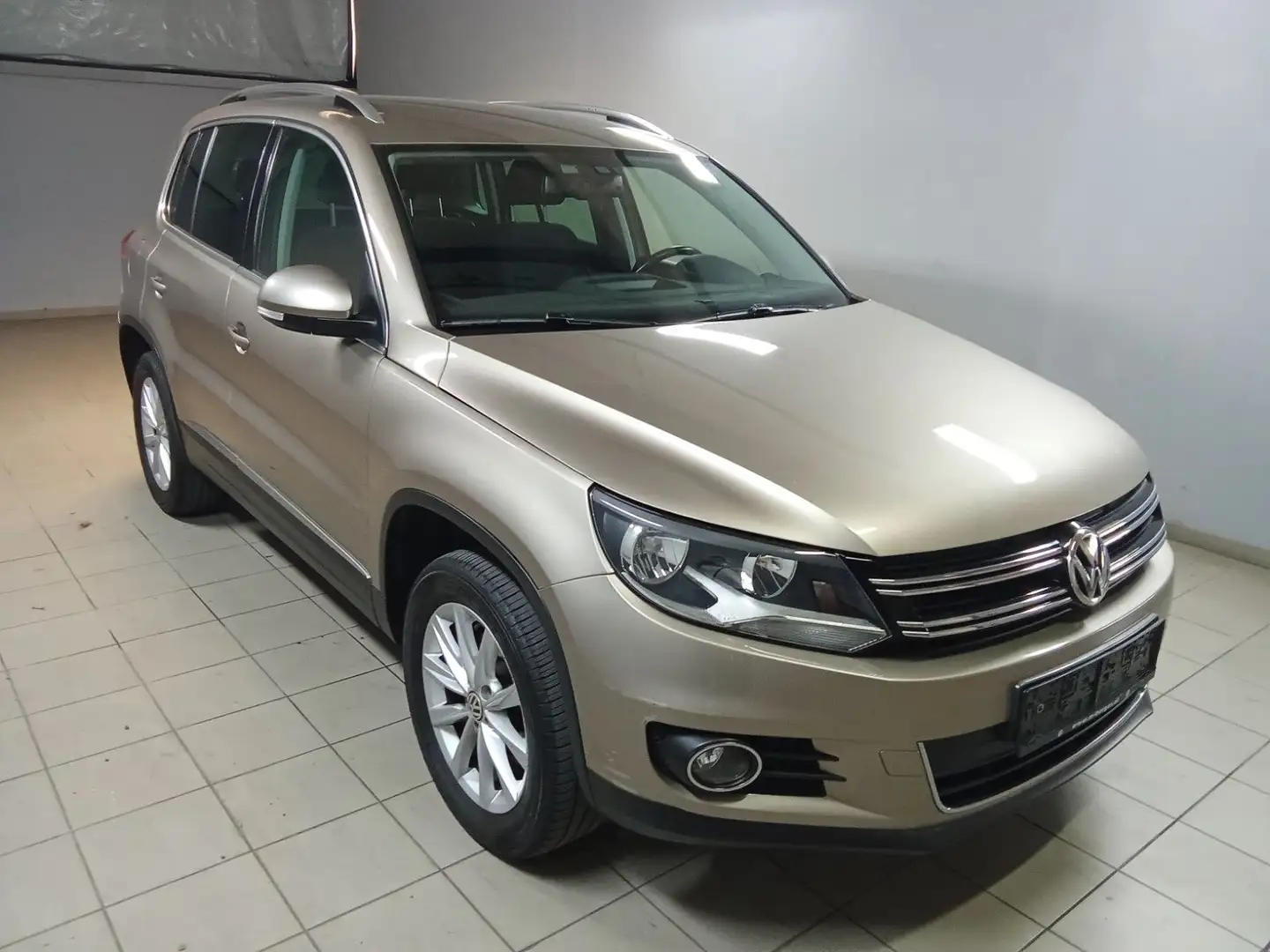Volkswagen Tiguan Sport & Style BMT Beige - 2
