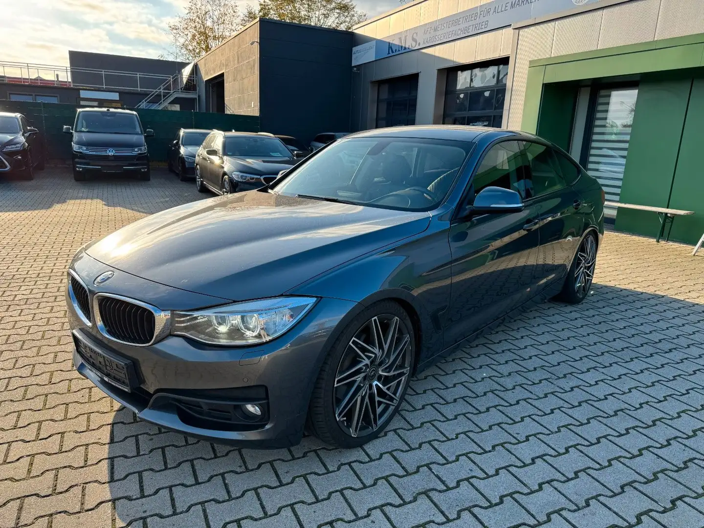 BMW 320 d Gran Turismo*Xenon*Harman/kardon*Navi-Pro Grau - 1