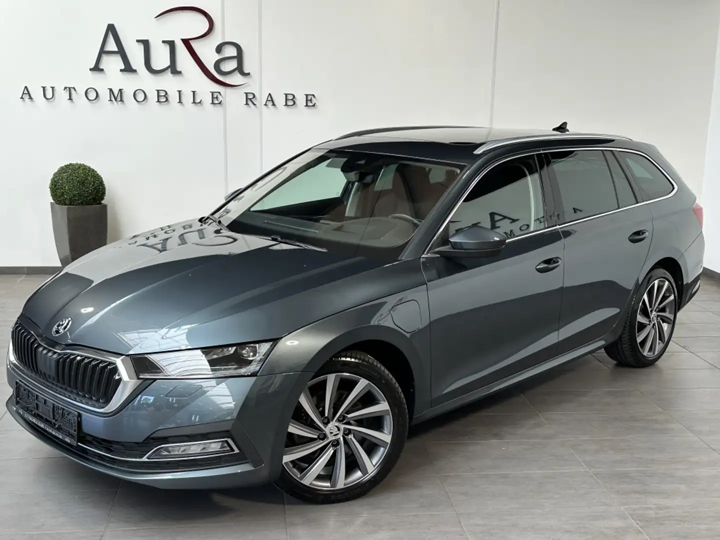 Skoda Octavia Combi 1.4 TSI iV DSG Style NAV+LED+PANO Grau - 2