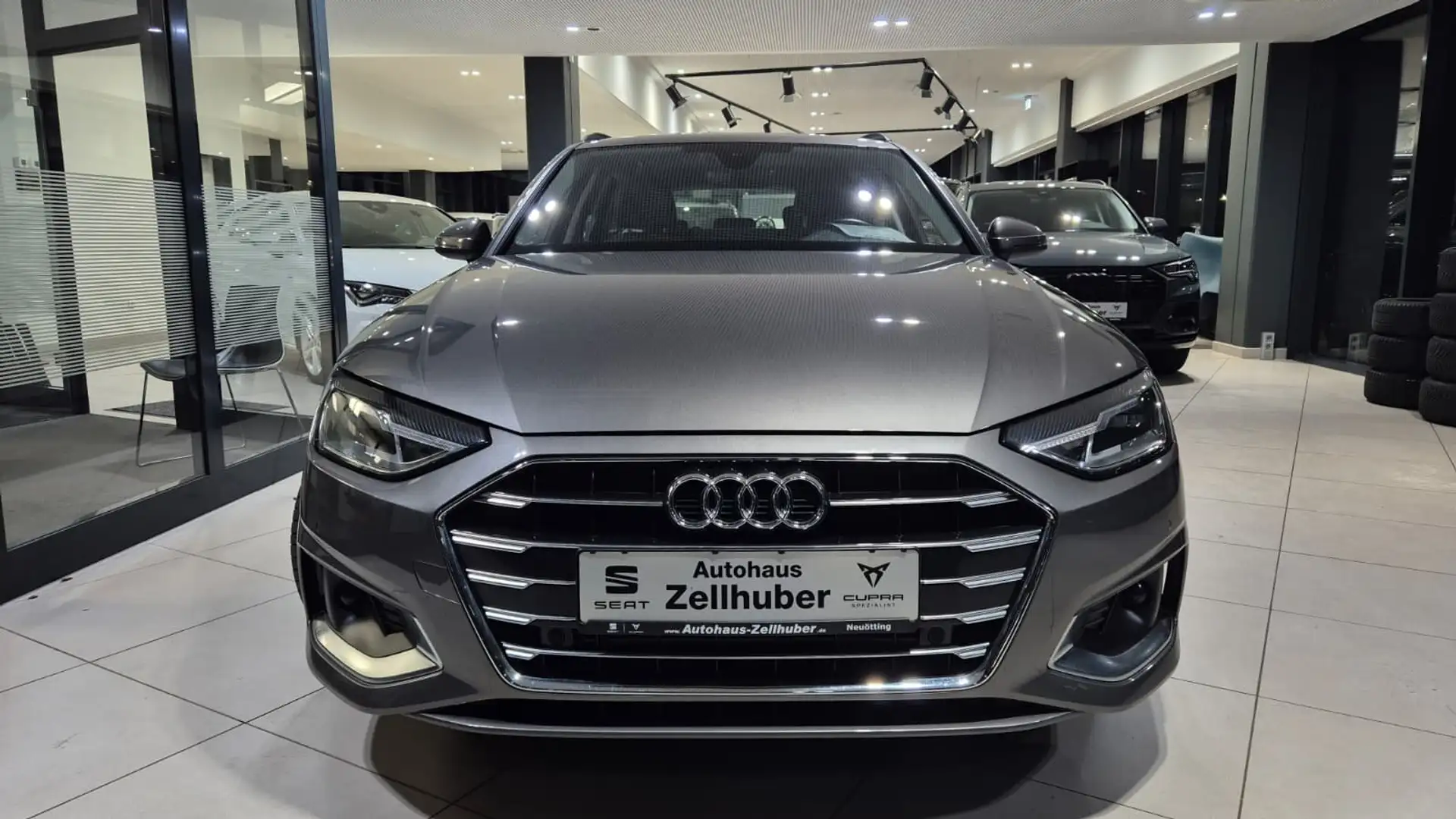 Audi A4 Avant 35TFSI S tron *AHK*Navi*Sitzhz*elHeck* Grau - 2
