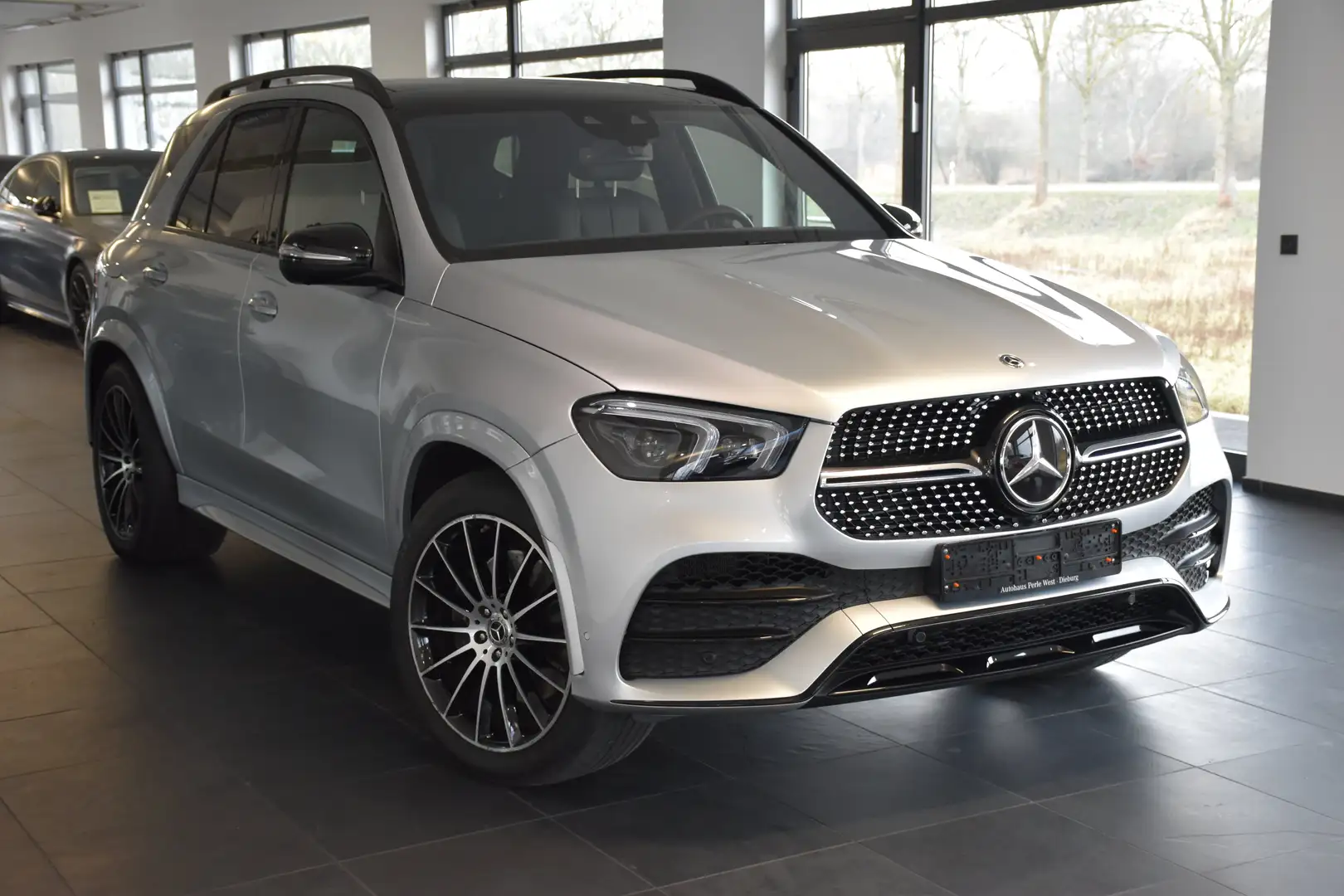 Mercedes-Benz GLE 400 d 4Matic 9G AMG Line EXCLUSIV"PANO"AHK"SITZKLI"360 Silver - 2