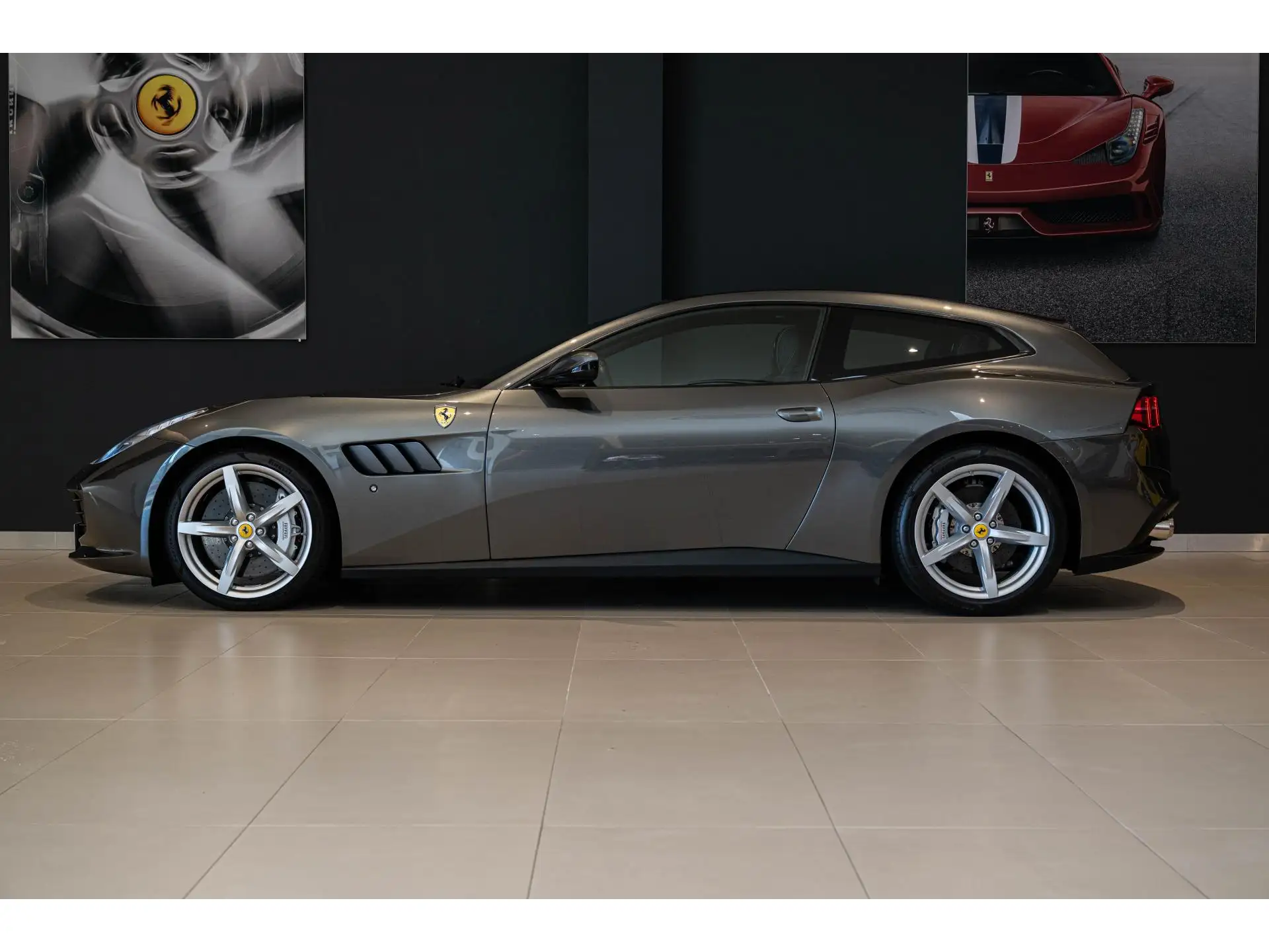페라리 GTC4 루쏘 2018 건메탈 사진 3