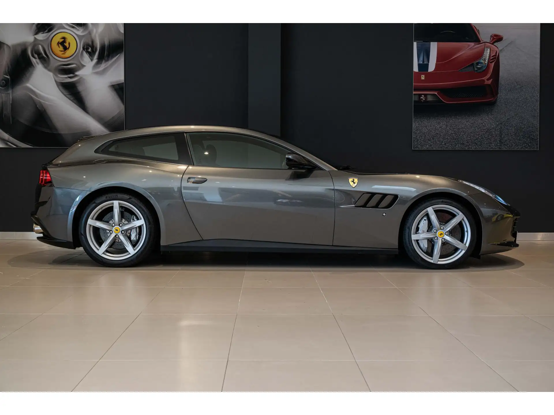 페라리 GTC4 루쏘 2018 건메탈 사진 7
