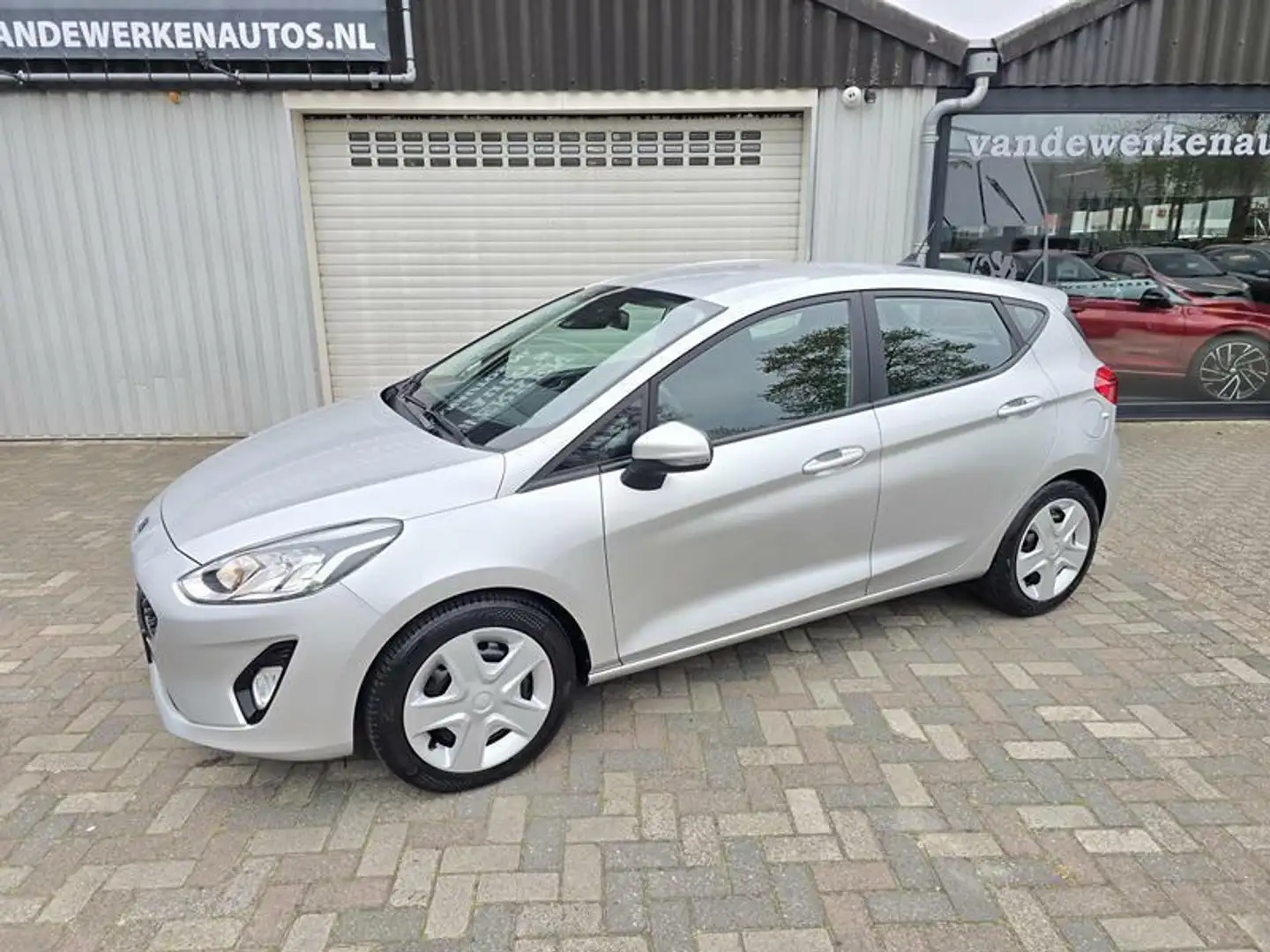 Ford Fiesta 1.0 EcoBoost 5drs Connected Airco|Cruise|Navi|LED| Grijs - 2
