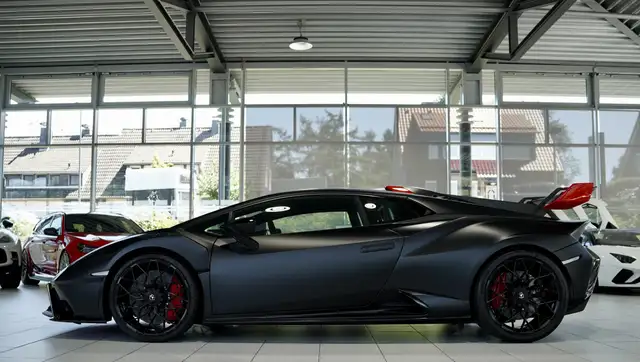 Lamborghini Huracan view 11
