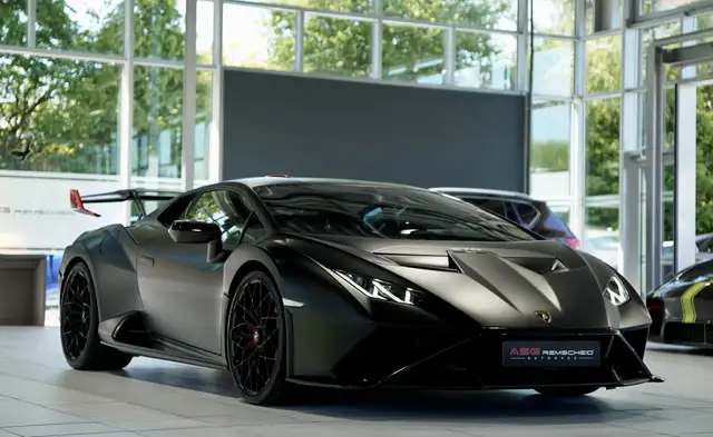 Lamborghini Huracan view 5