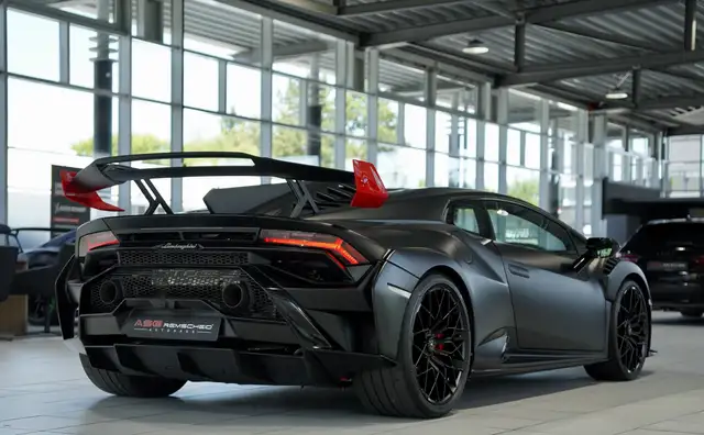 Lamborghini Huracan view 8