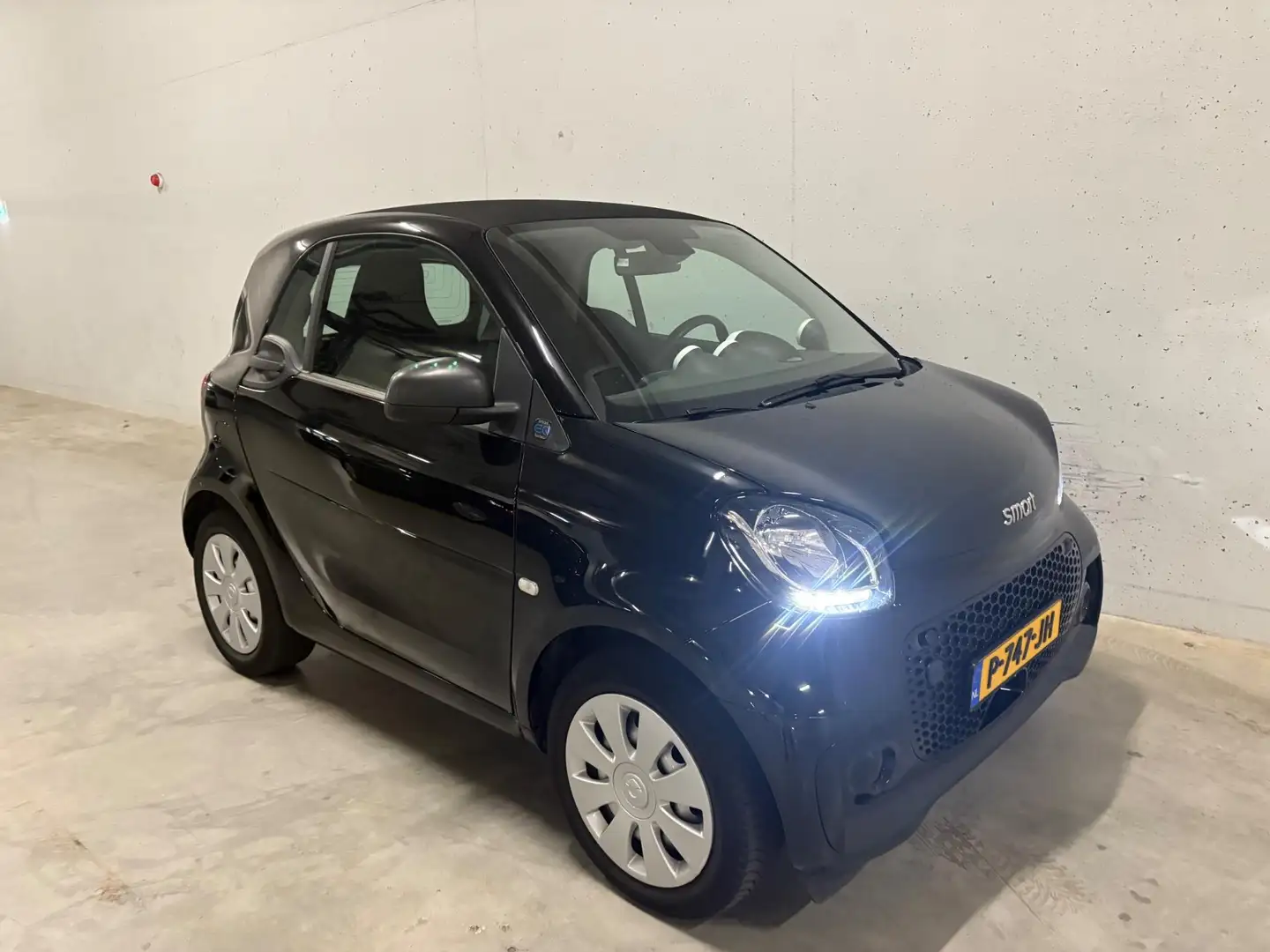 smart forTwo EQ Comfort PLUS 18 kWh Airco Aut. Zwart - 2