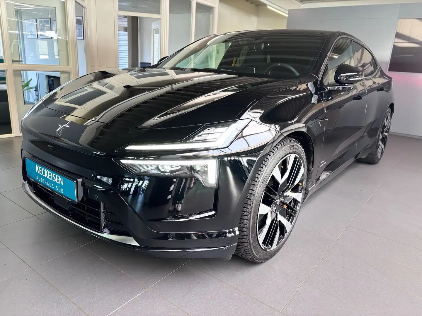 Polestar 4 Long Range Dual Performance Pilot Plus Schwarz - 1
