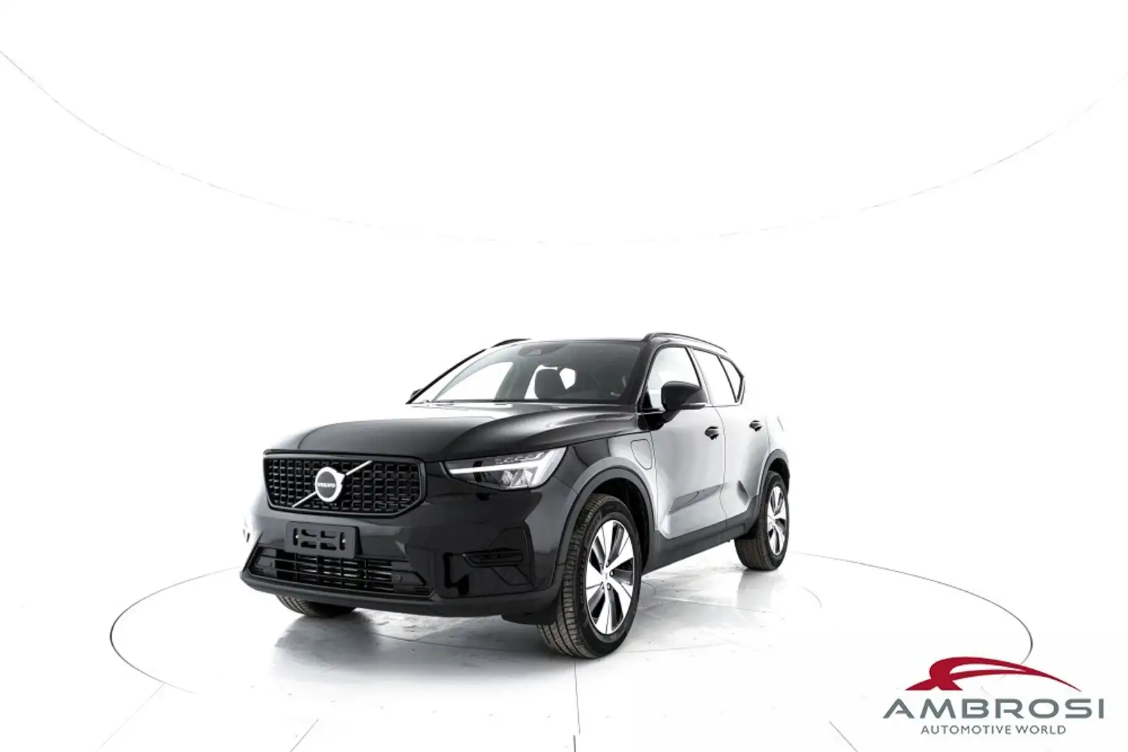 Volvo XC40 T5 Recharge plug-in hybrid automatico Plus Dark Nero - 1
