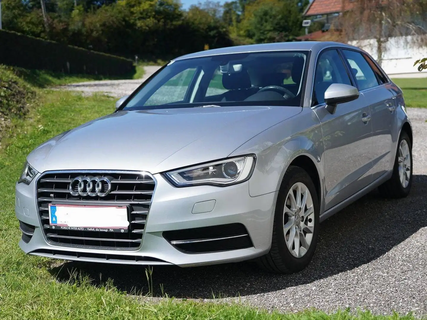 Audi A3 A3 SB 1,2 TFSI Attraction Attraction Grau - 1