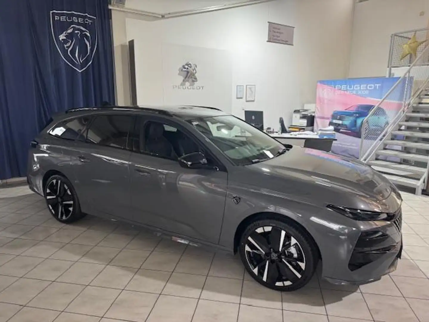 Peugeot 308 Neuer 308 SW GT Hybrid 145e-DSC6 Grau - 1