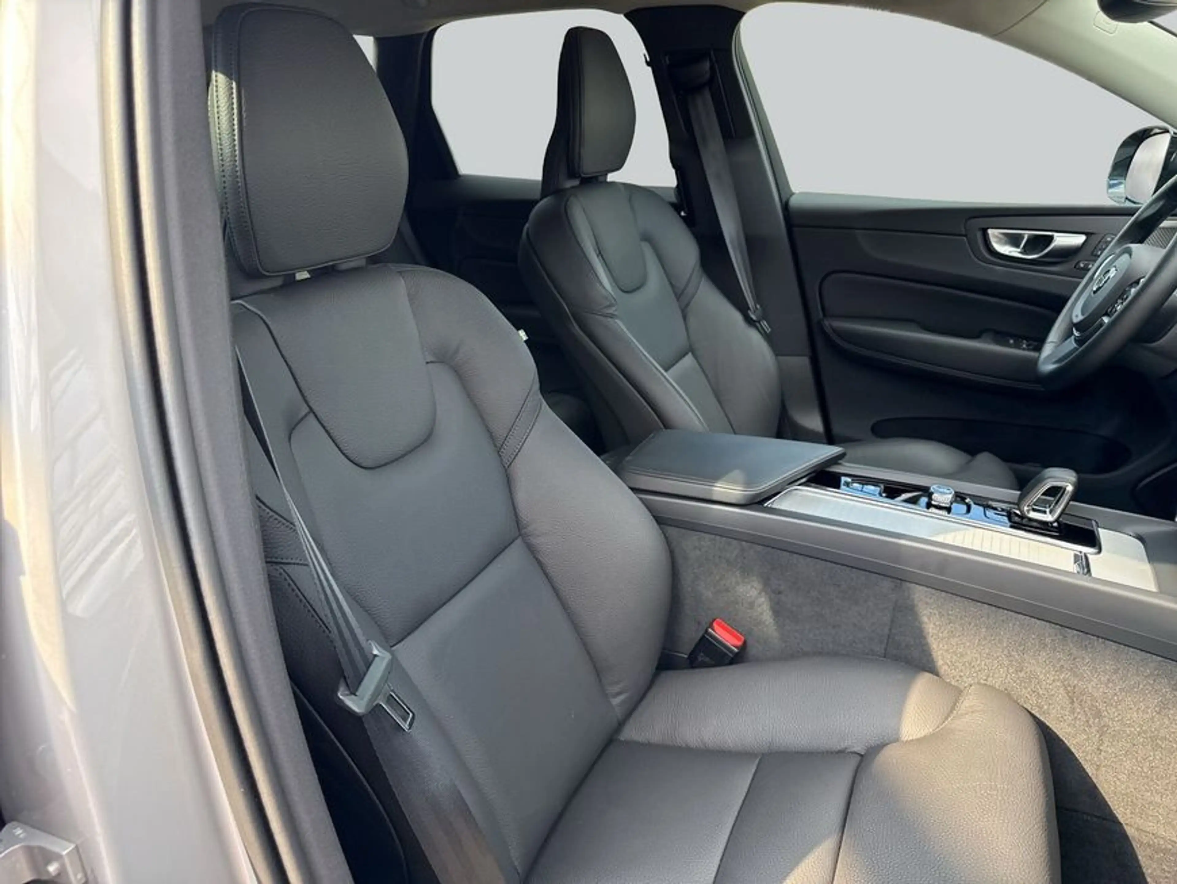 Volvo XC60 XC60 B5 B AWD Plus Dark Leder AHK HeadUp 360°V Bus — photo 12