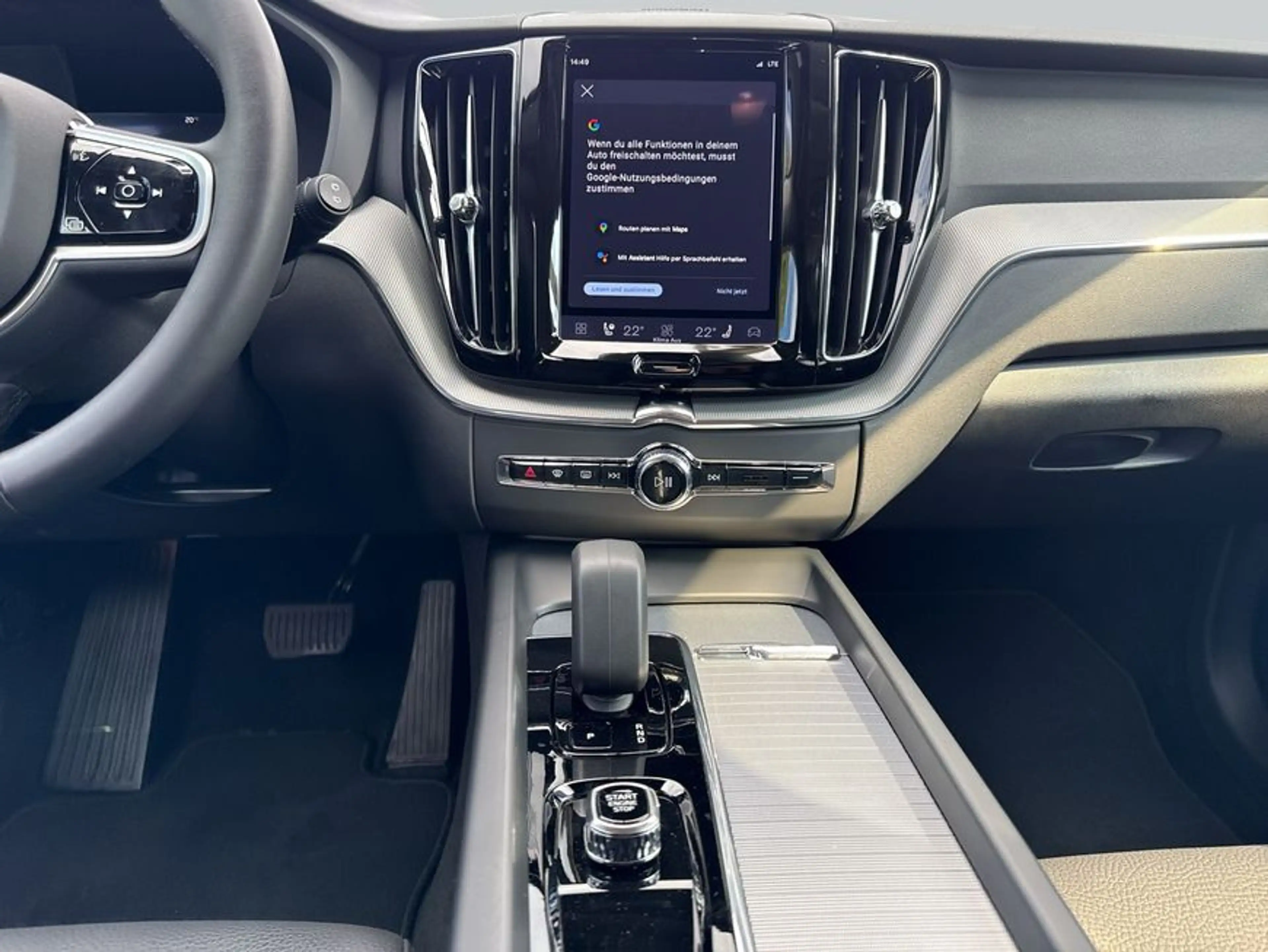 Volvo XC60 XC60 B5 B AWD Plus Dark Leder AHK HeadUp 360°V Bus — photo 14