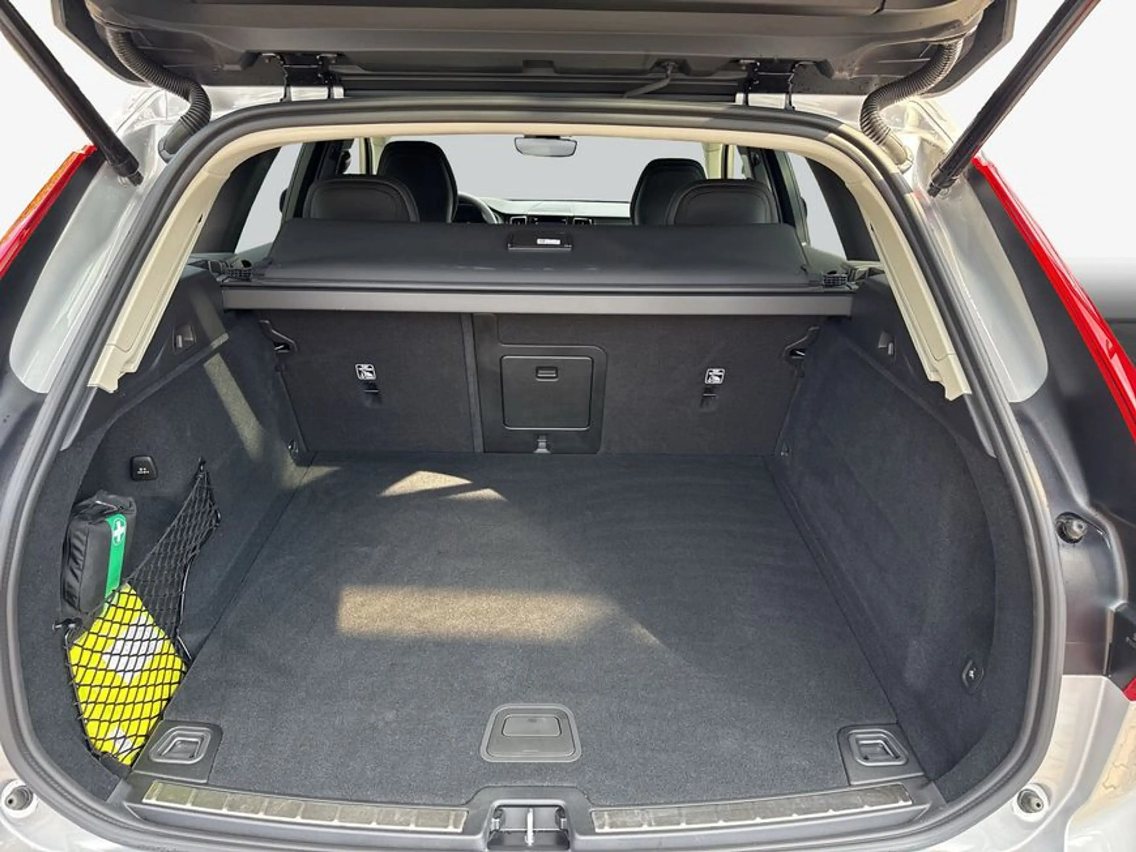 Volvo XC60 XC60 B5 B AWD Plus Dark Leder AHK HeadUp 360°V Bus — photo 8
