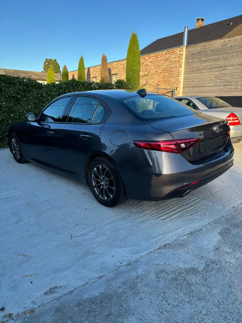 Alfa Romeo Giulia Giulia 2.2 JTDm Super Gris - 2