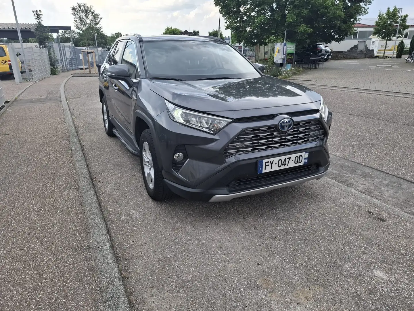 Toyota RAV 4 2.5 4x2 Hybrid Comfort Grau - 1