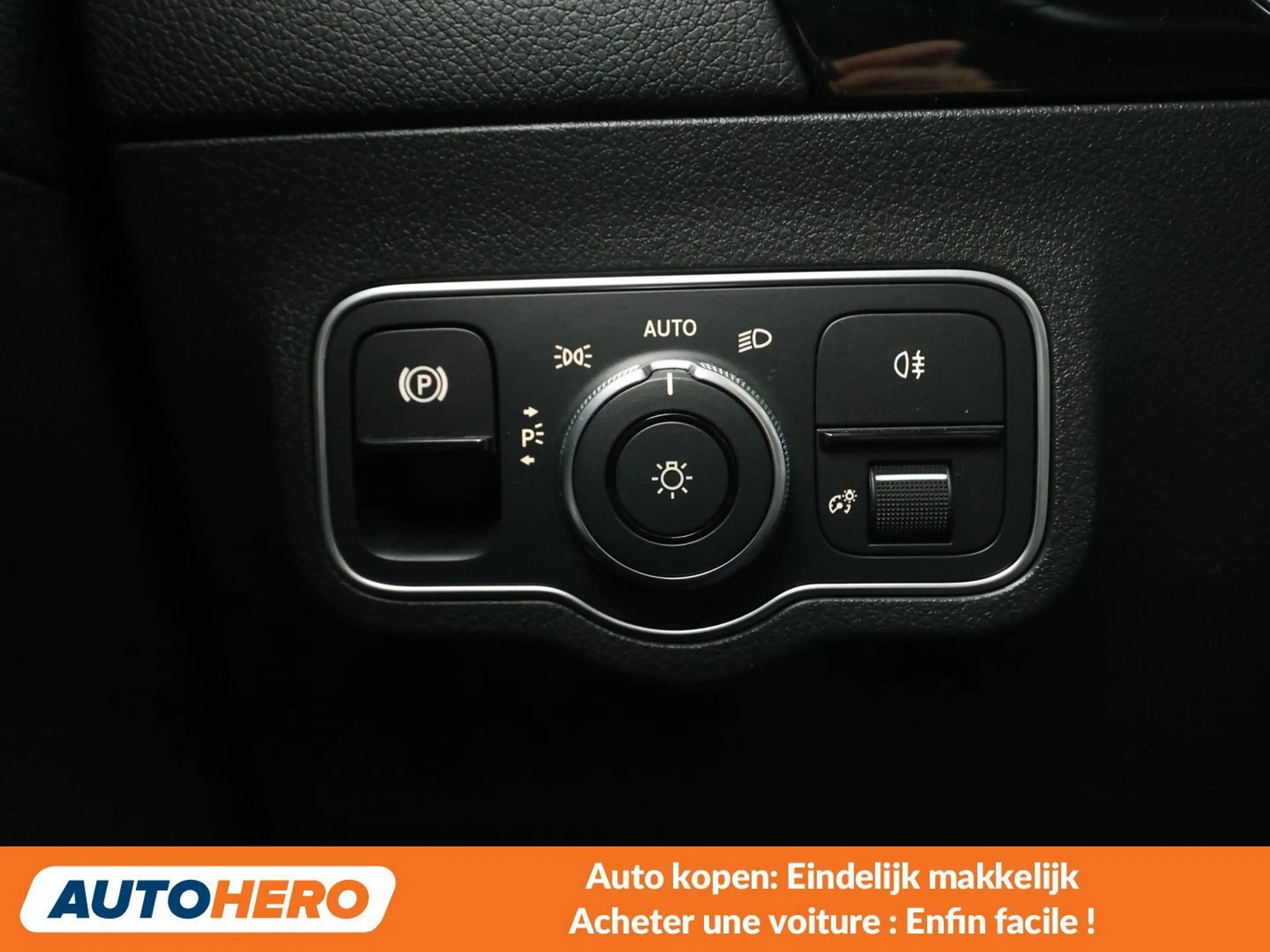 Mercedes-Benz GLA 200 GLA 200 d AMG Line — photo 15