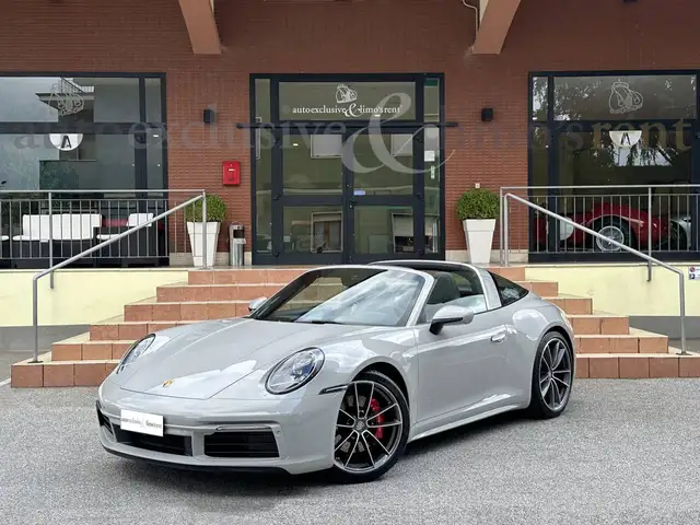 Porsche 911 view 2