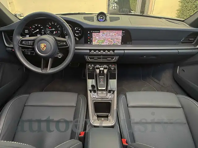 Porsche 911 view 8