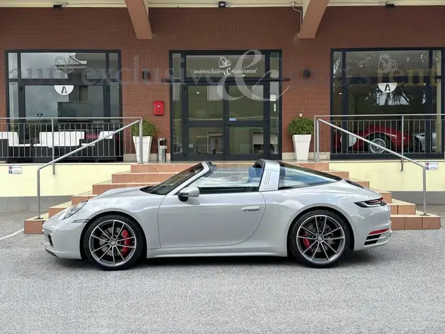 Porsche 911 view 3
