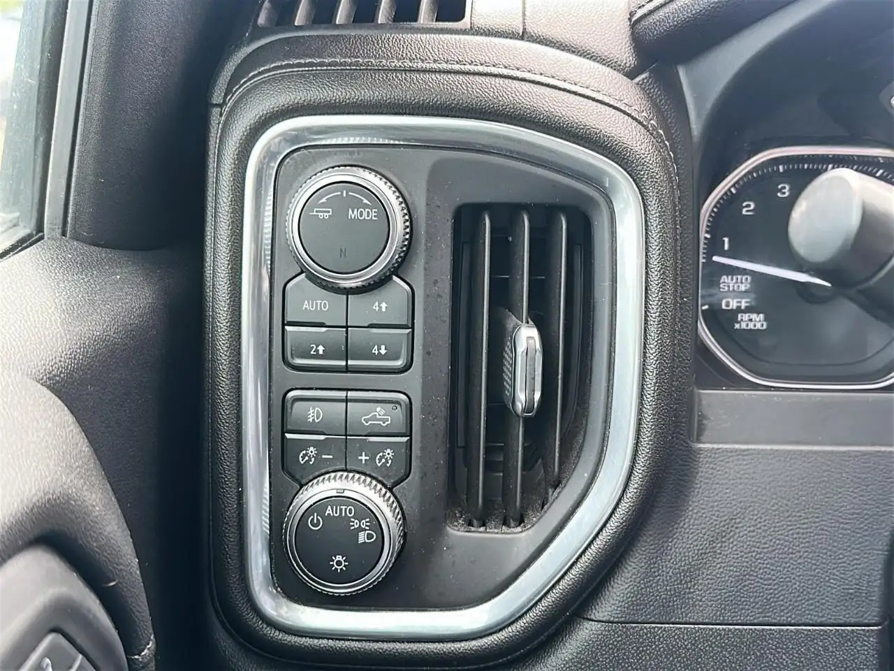 GMC Sierra 1500 снимка GMC Sierra 1500