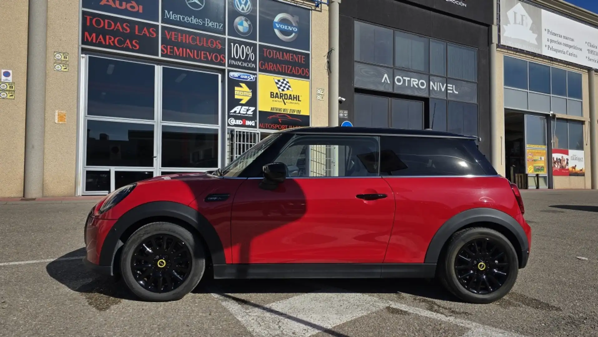 MINI Cooper SE Rojo - 1